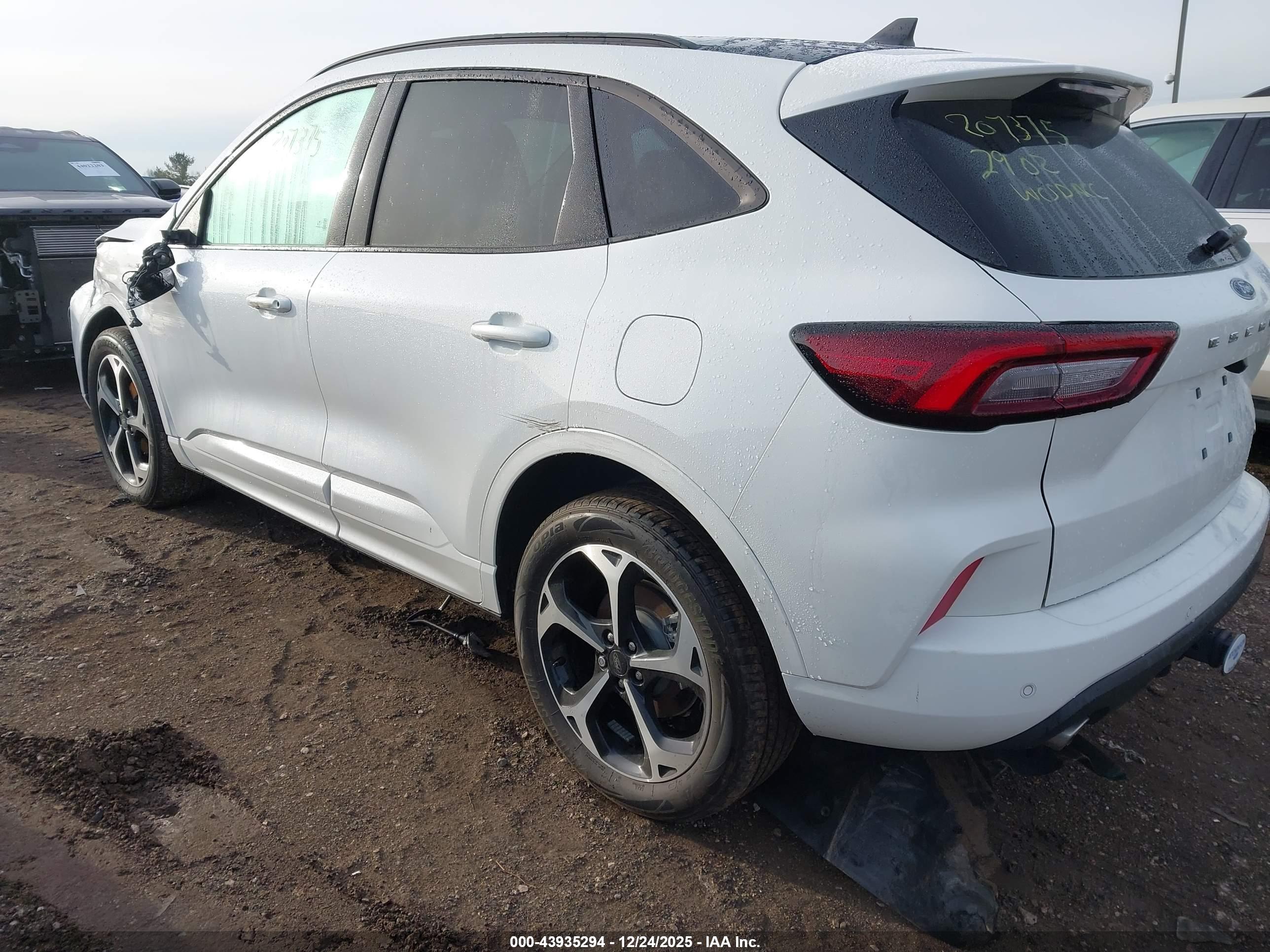FORD ESCAPE image 3