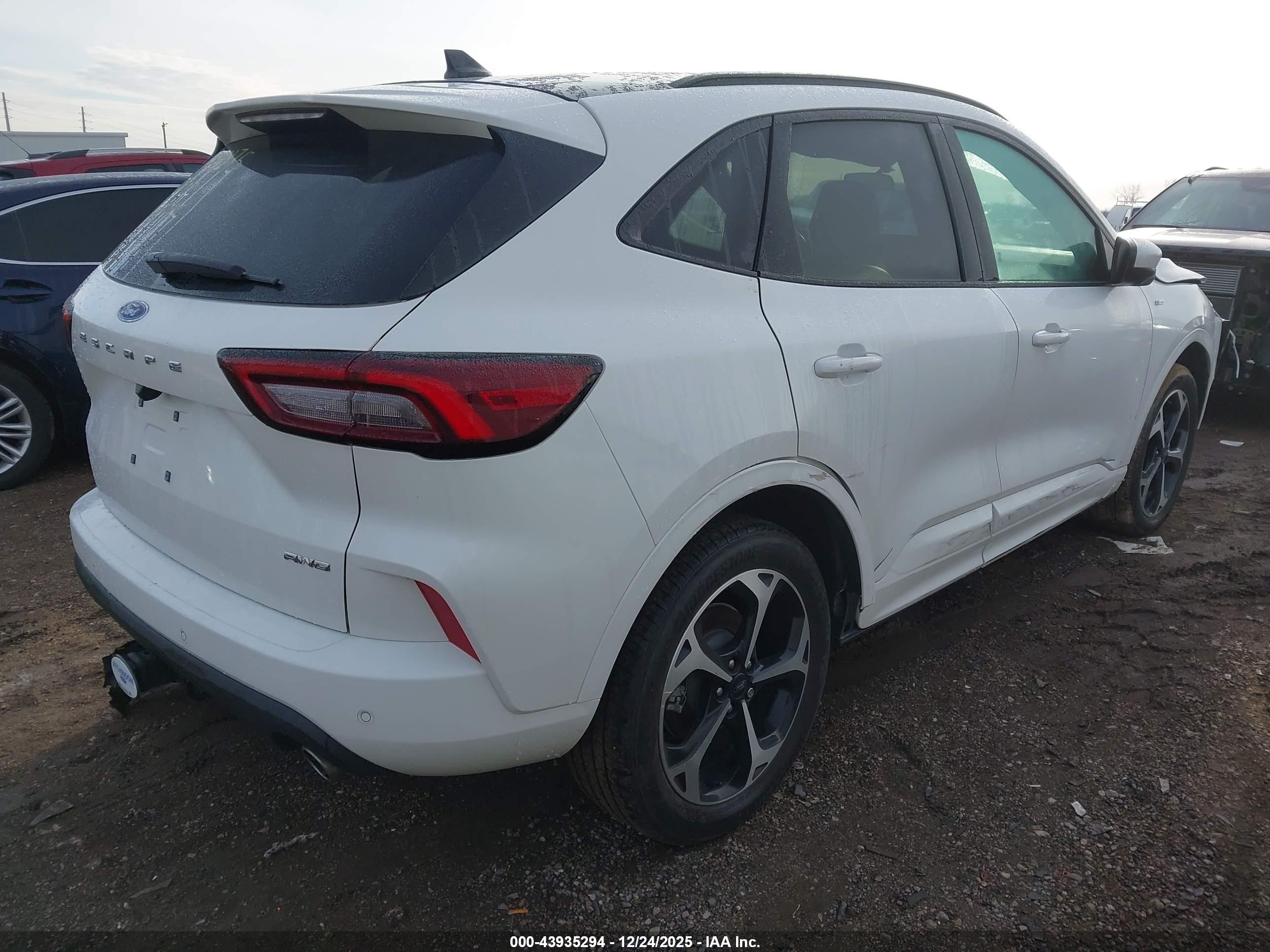 FORD ESCAPE image 4