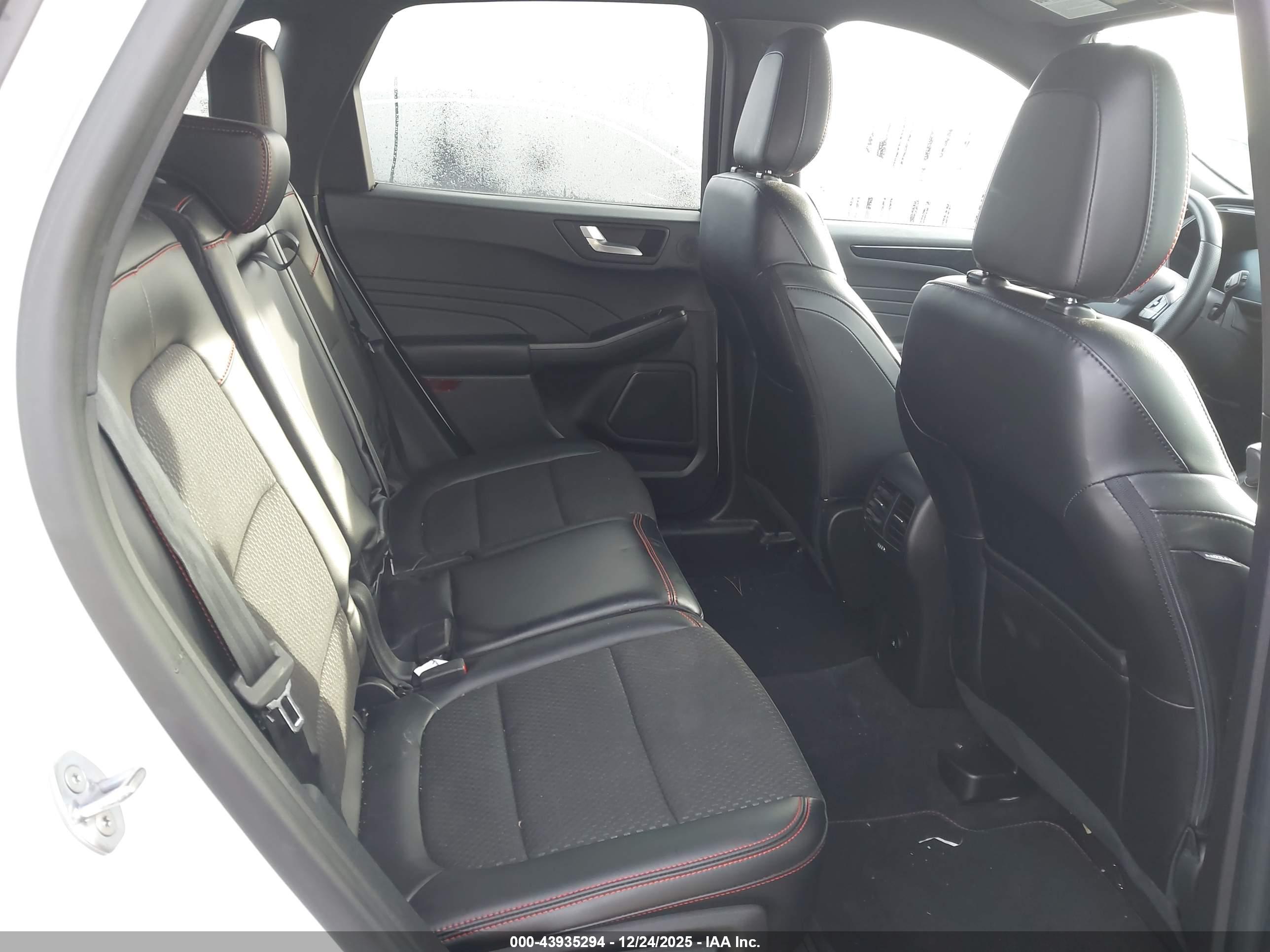 FORD ESCAPE image 8