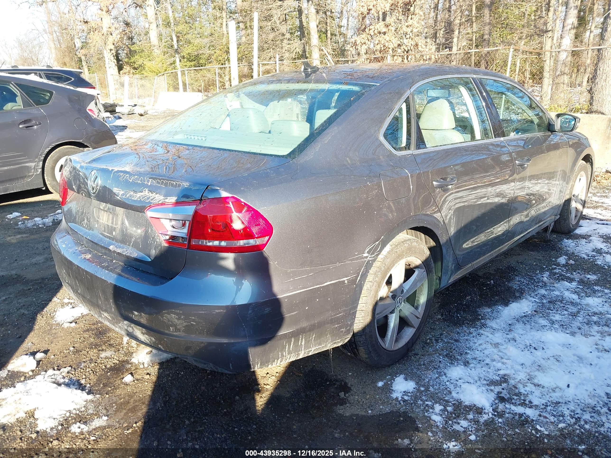 VOLKSWAGEN PASSAT image 4