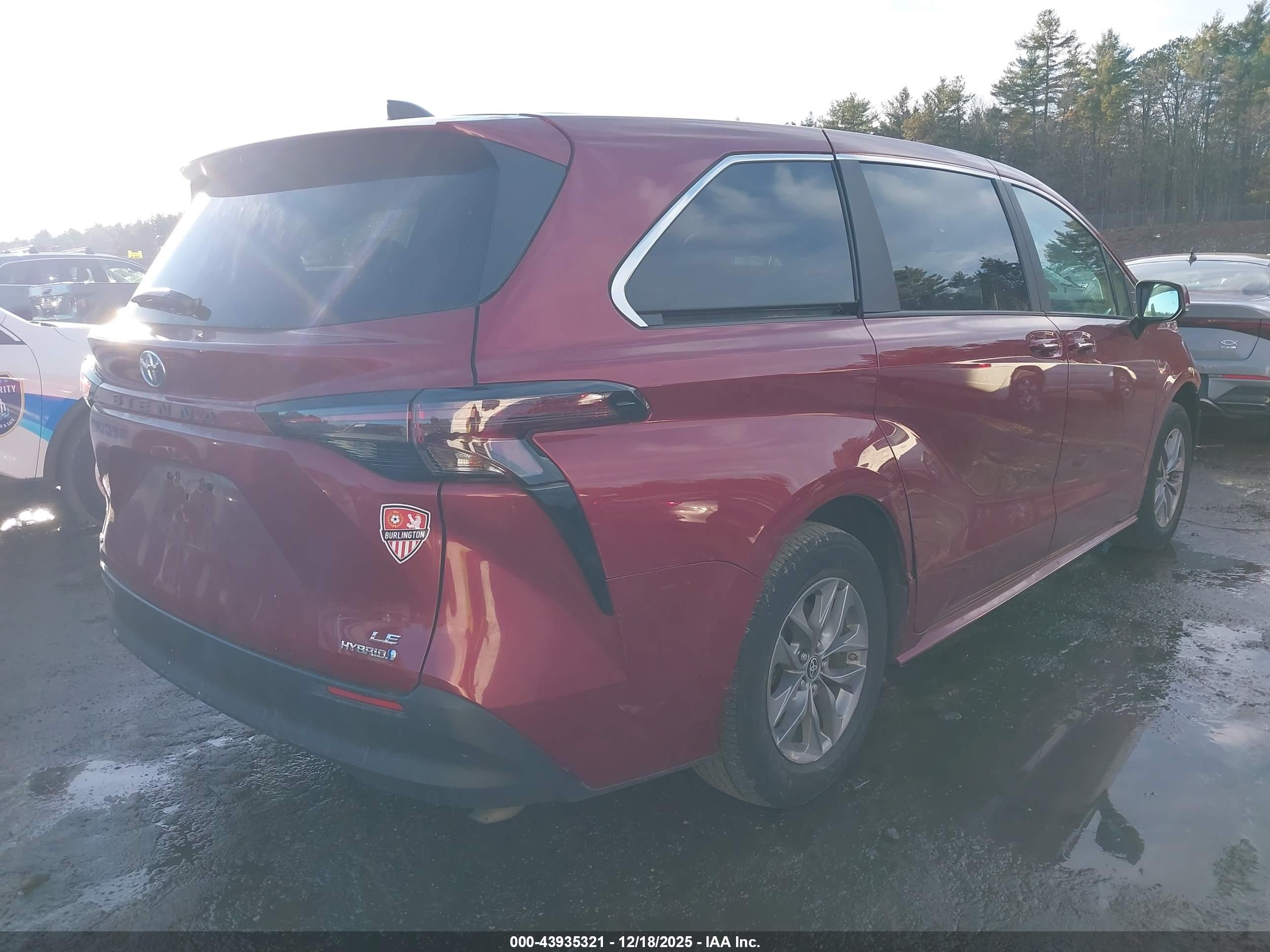 TOYOTA SIENNA image 4