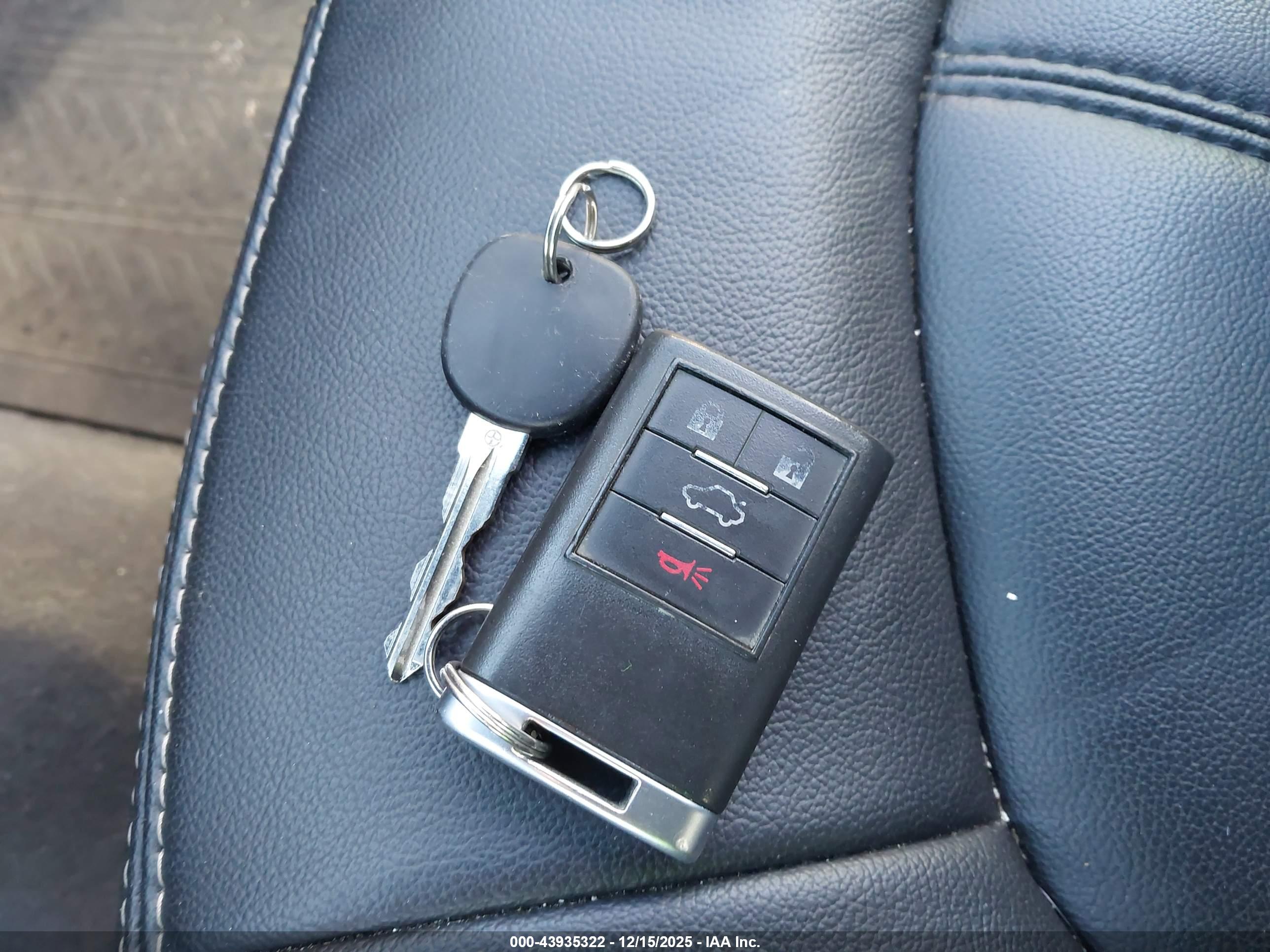 CADILLAC CTS image 11