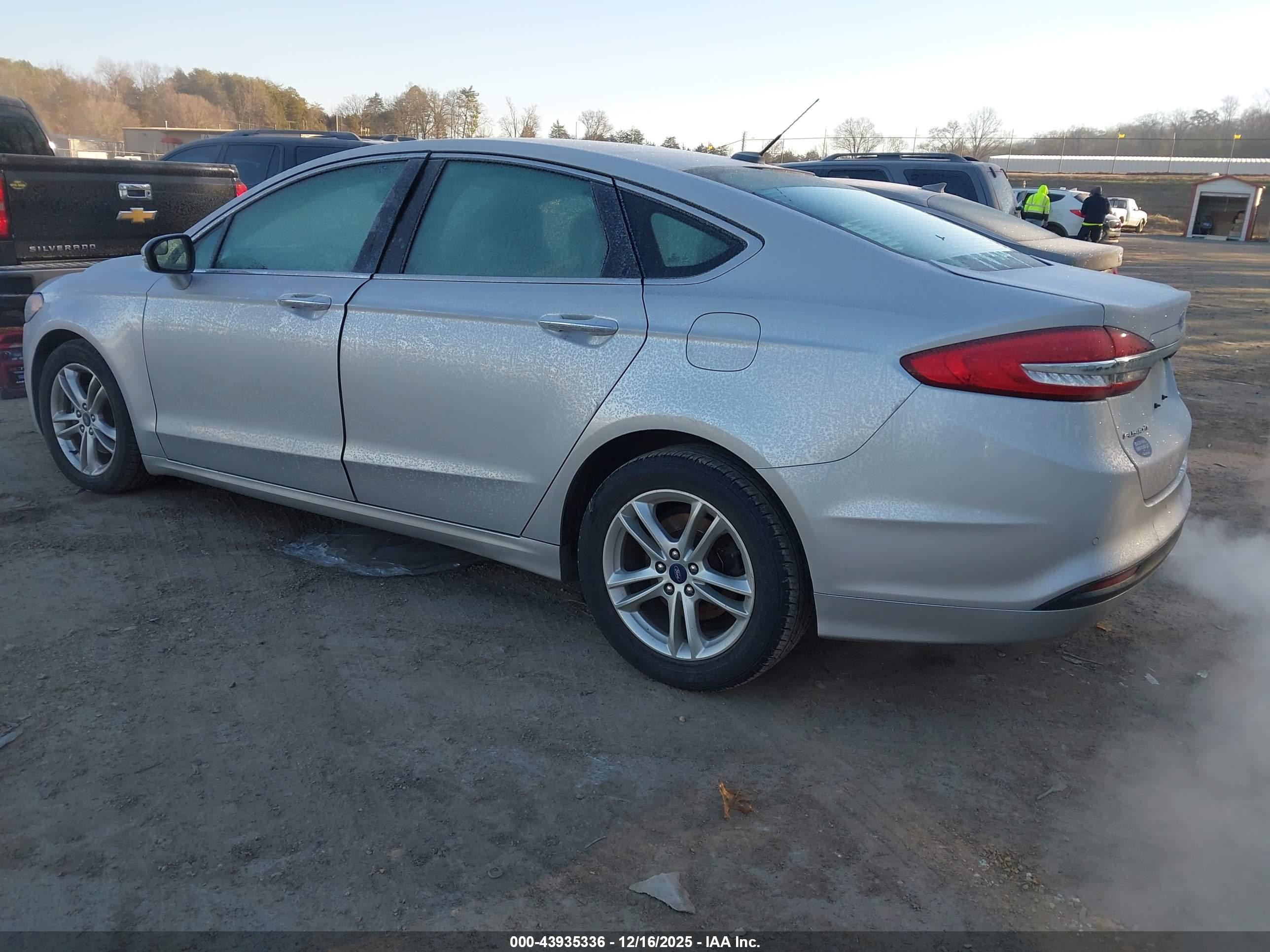 FORD FUSION image 3