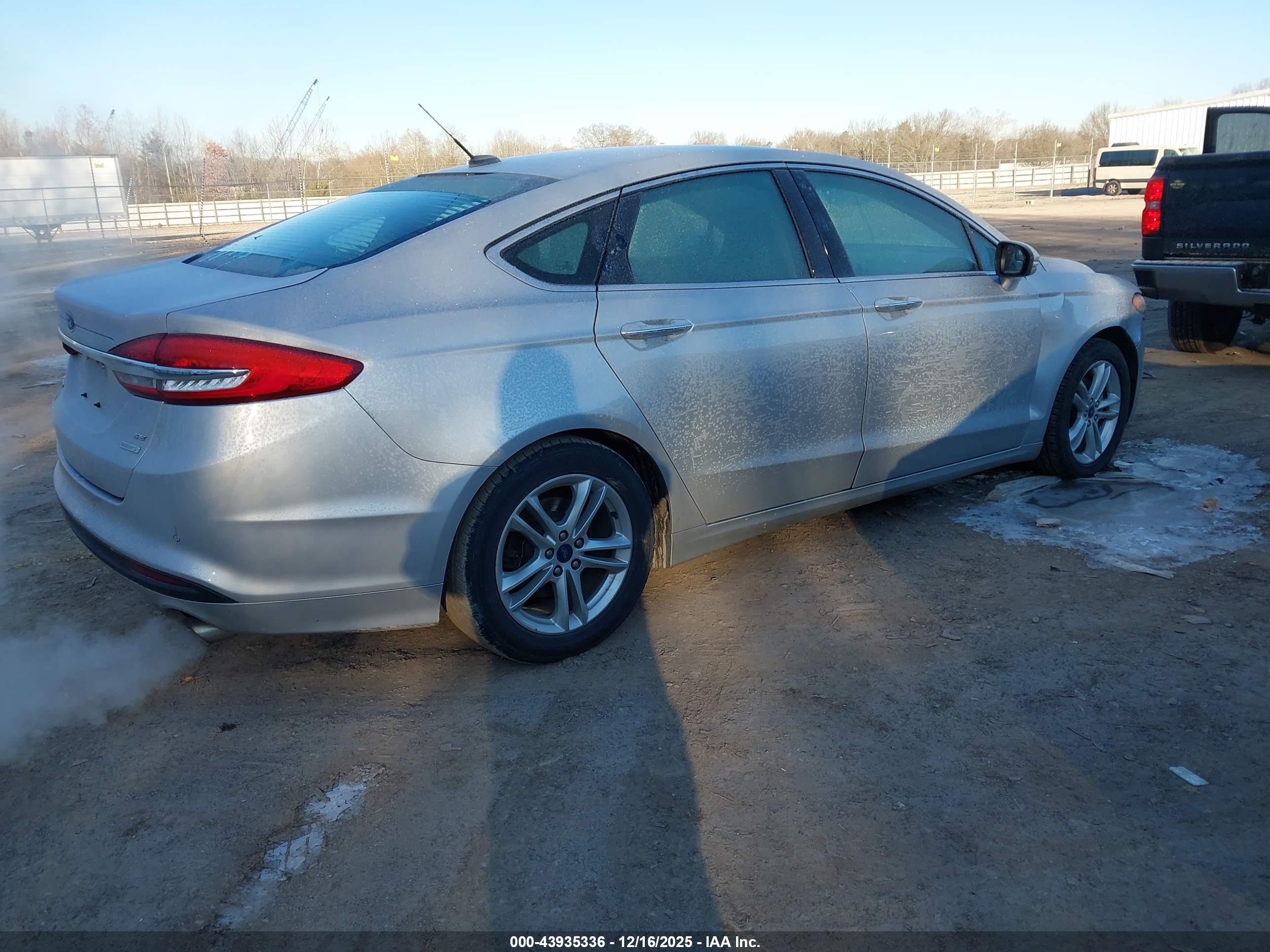 FORD FUSION image 4