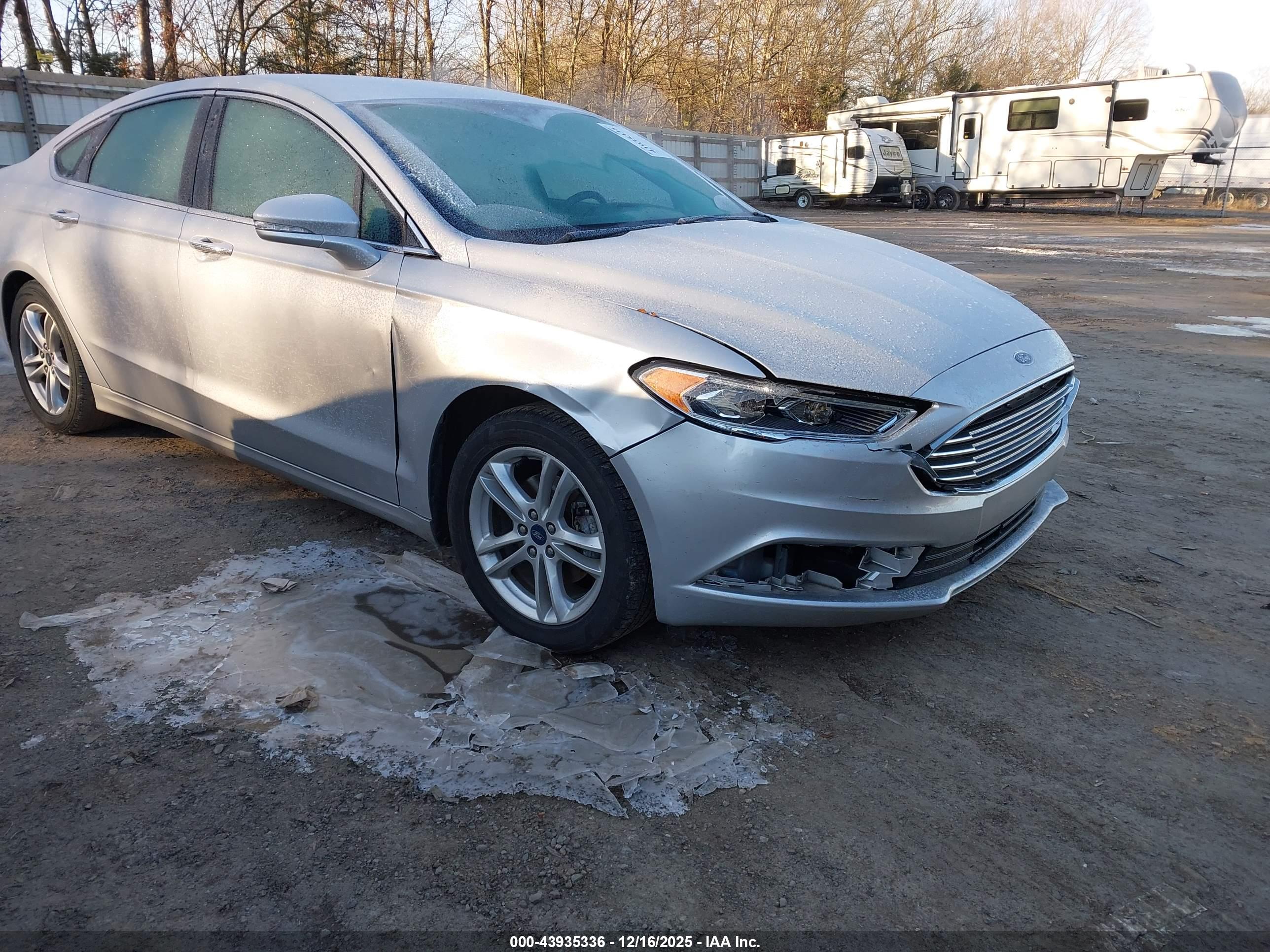 FORD FUSION image 6