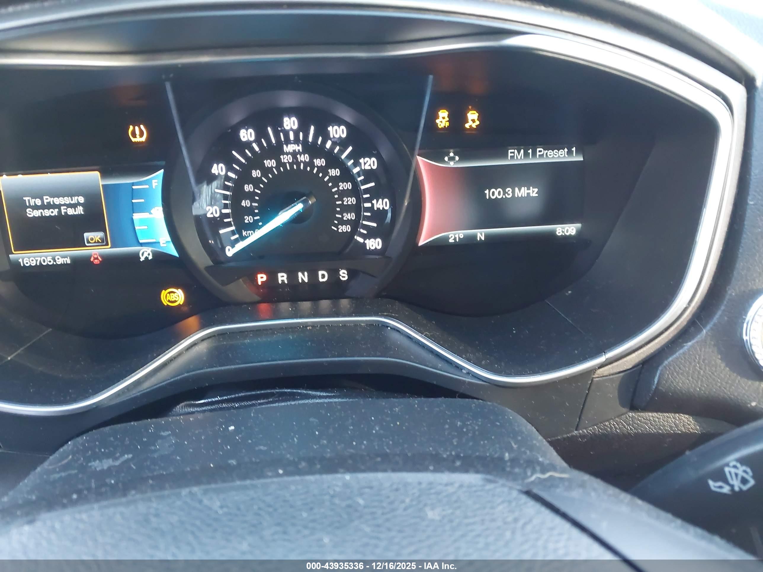FORD FUSION image 7