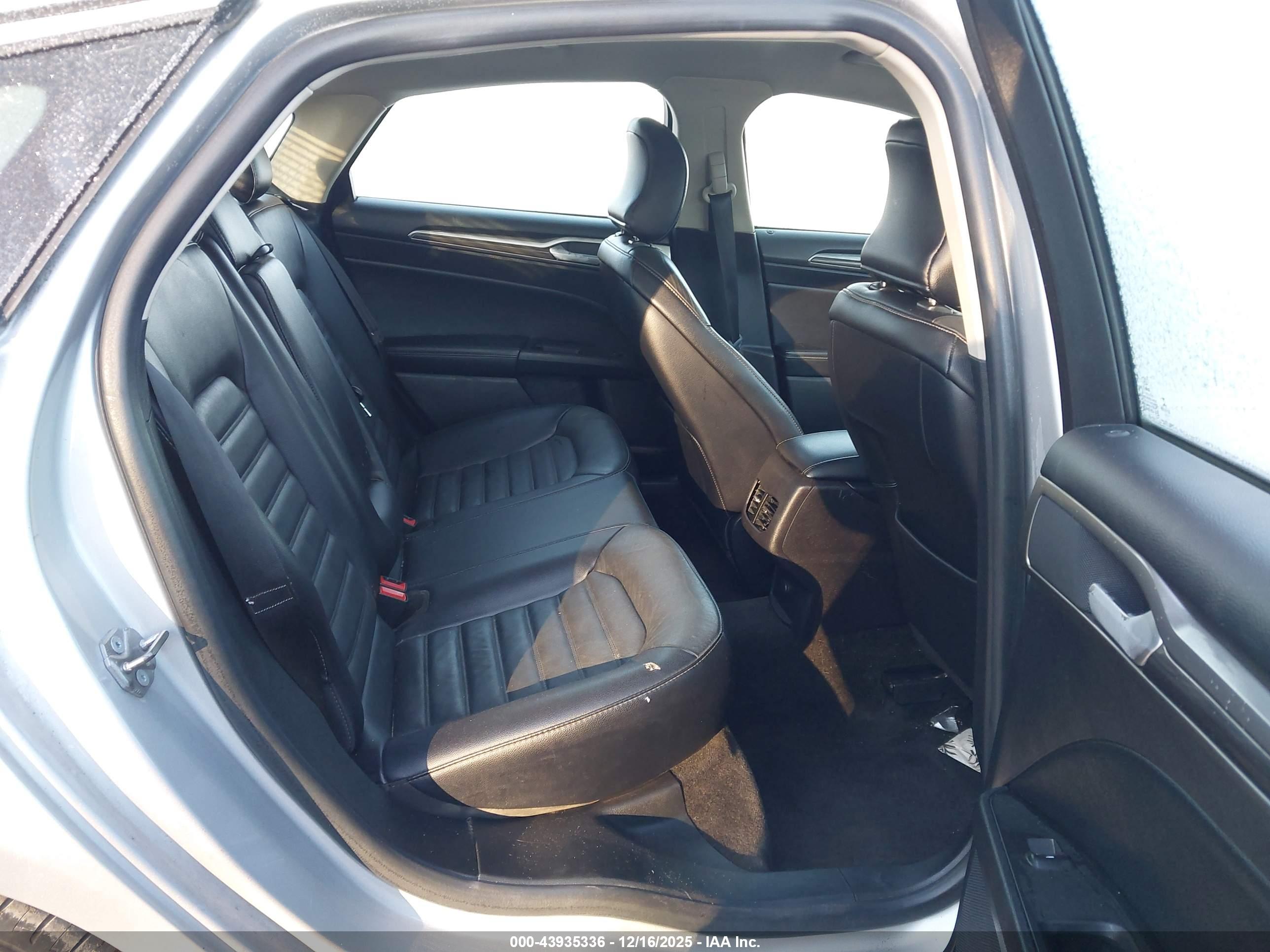 FORD FUSION image 8