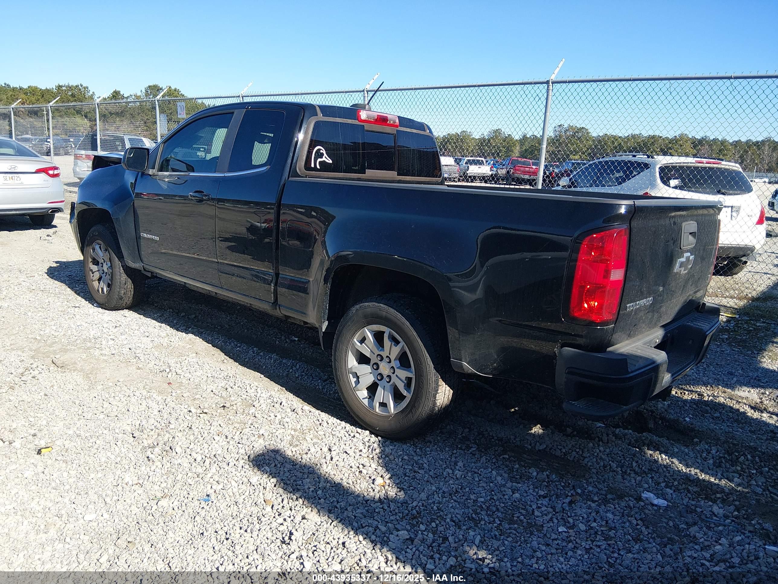 CHEVROLET COLORADO image 3