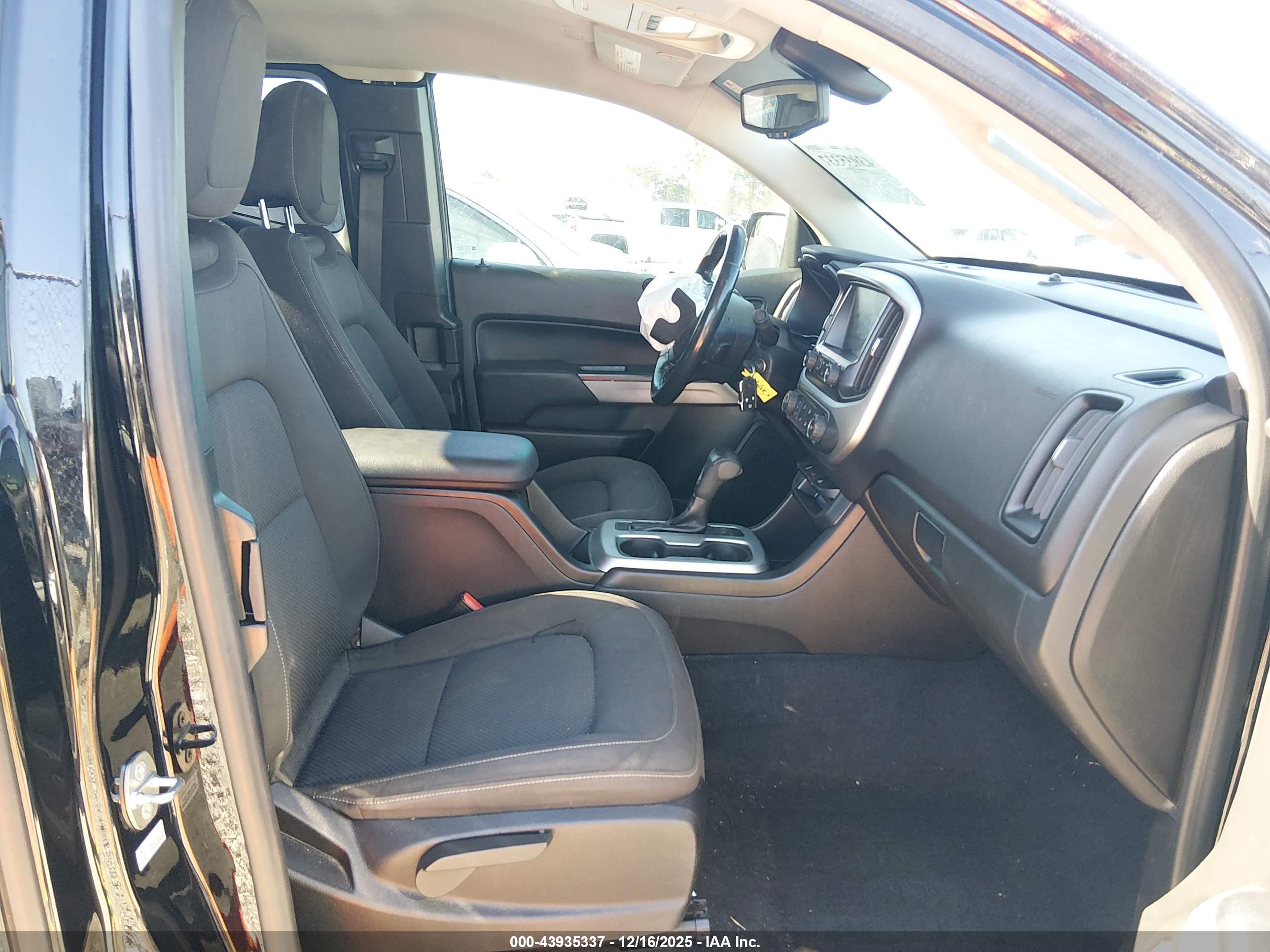 CHEVROLET COLORADO image 5
