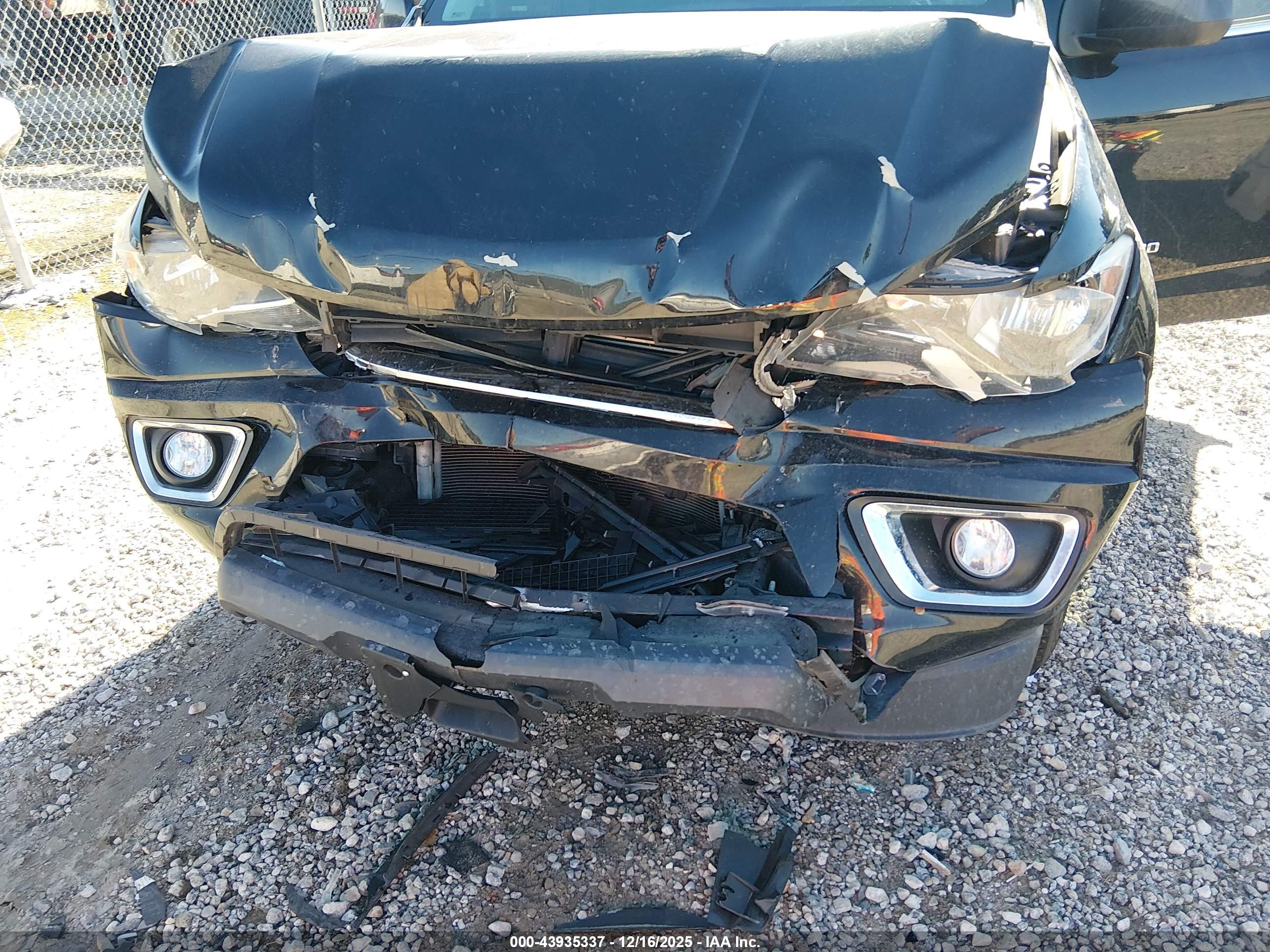 CHEVROLET COLORADO image 6