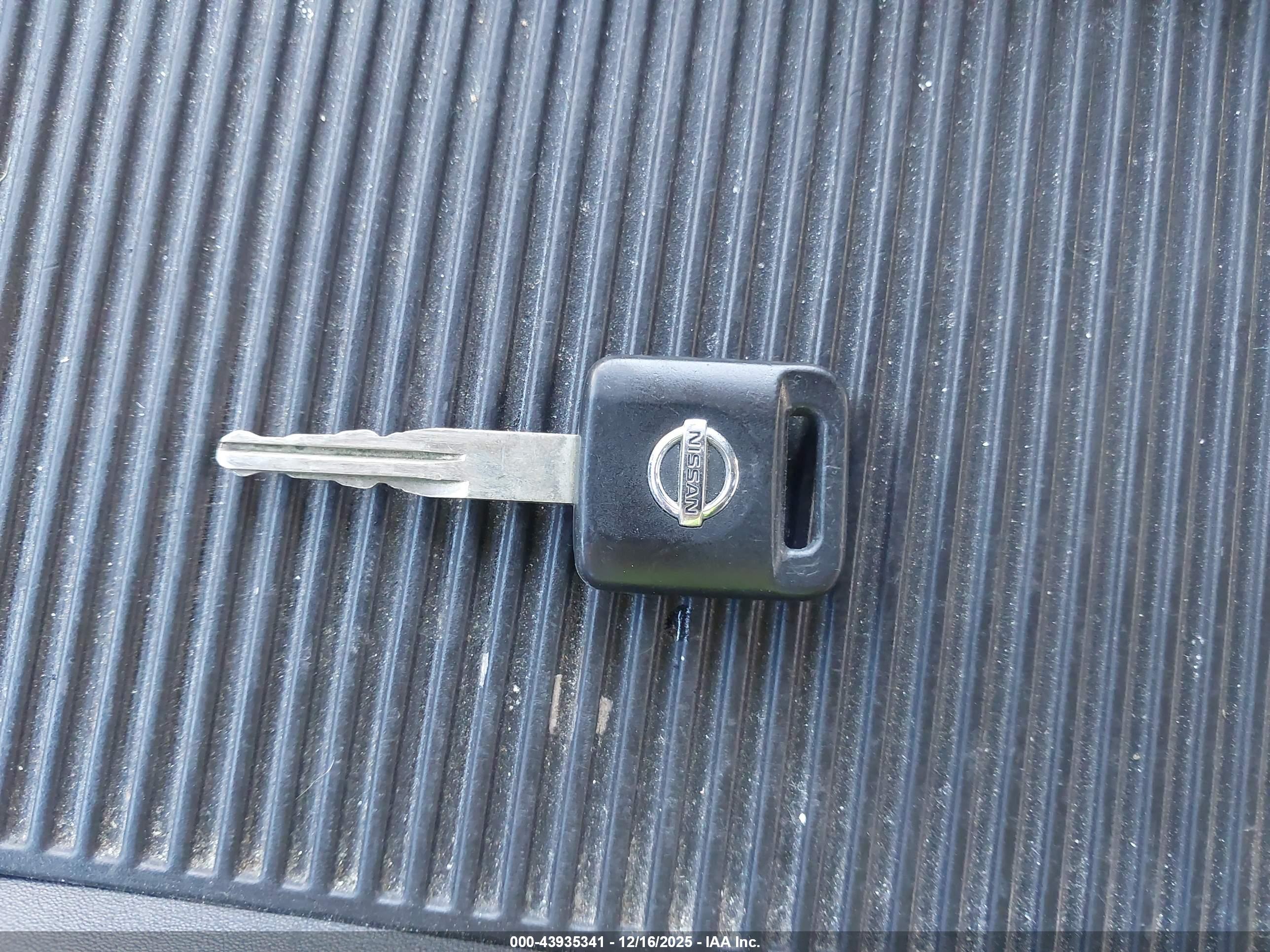 NISSAN TITAN image 11