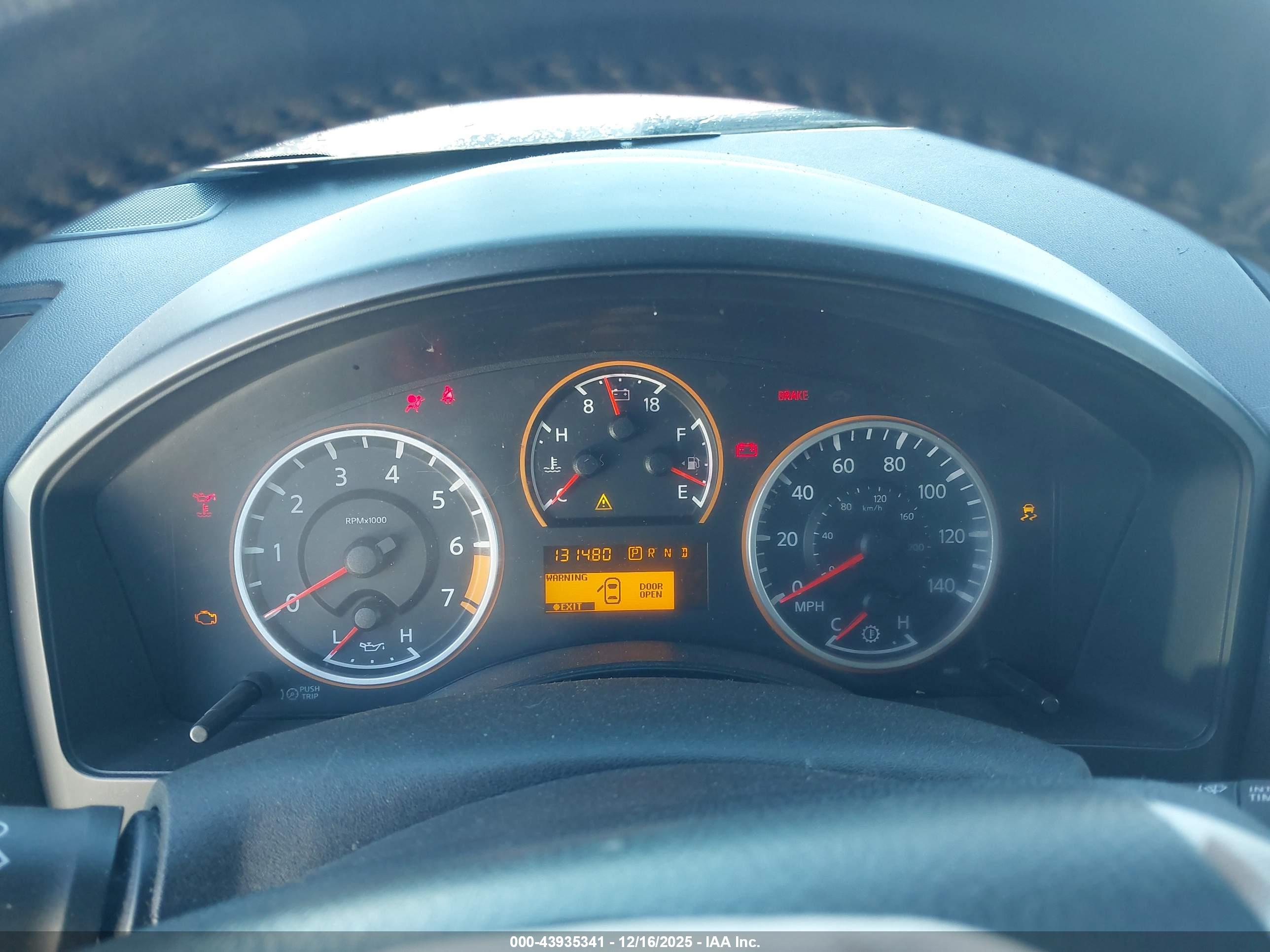 NISSAN TITAN image 7