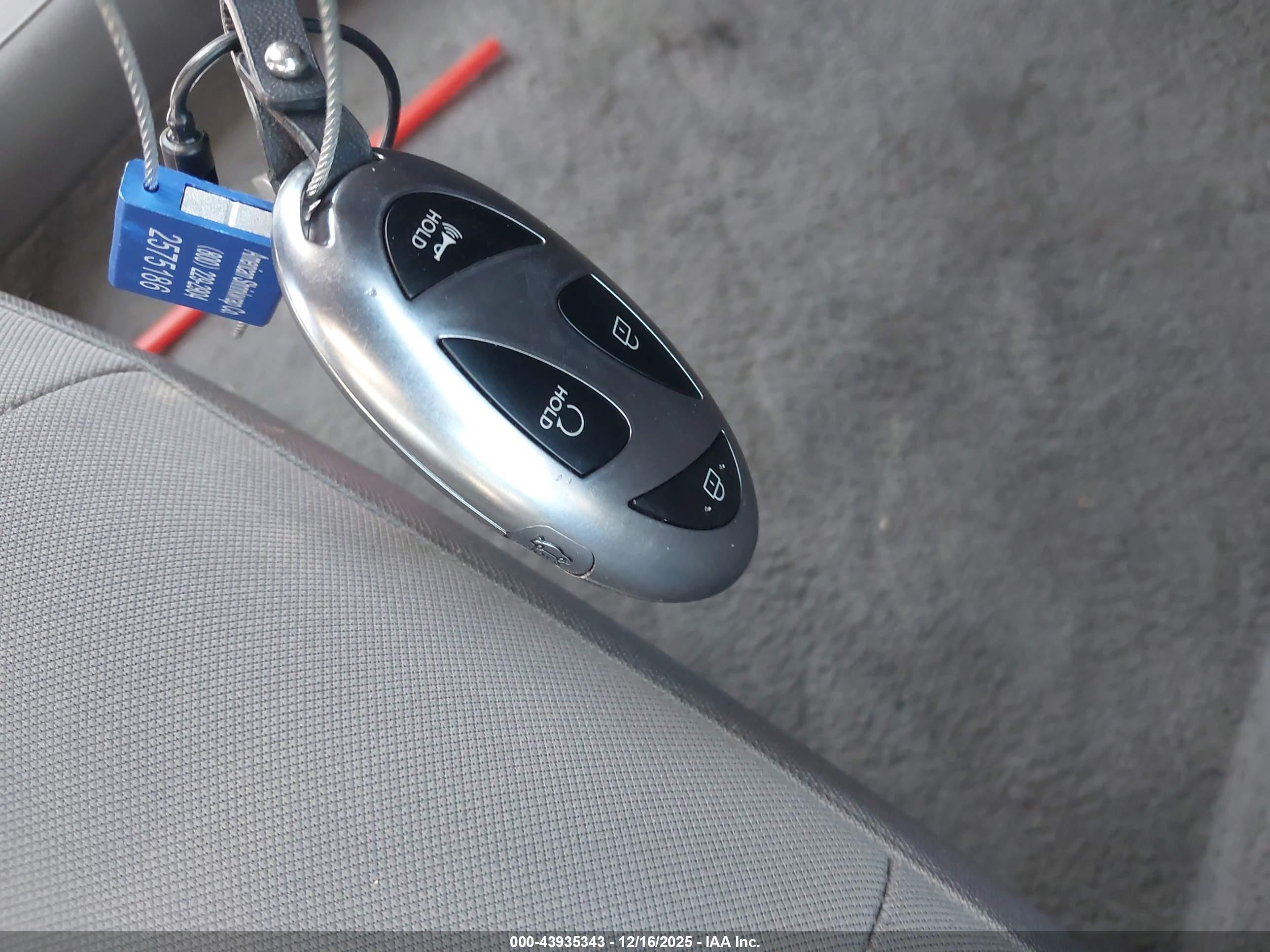 HYUNDAI ELANTRA image 11