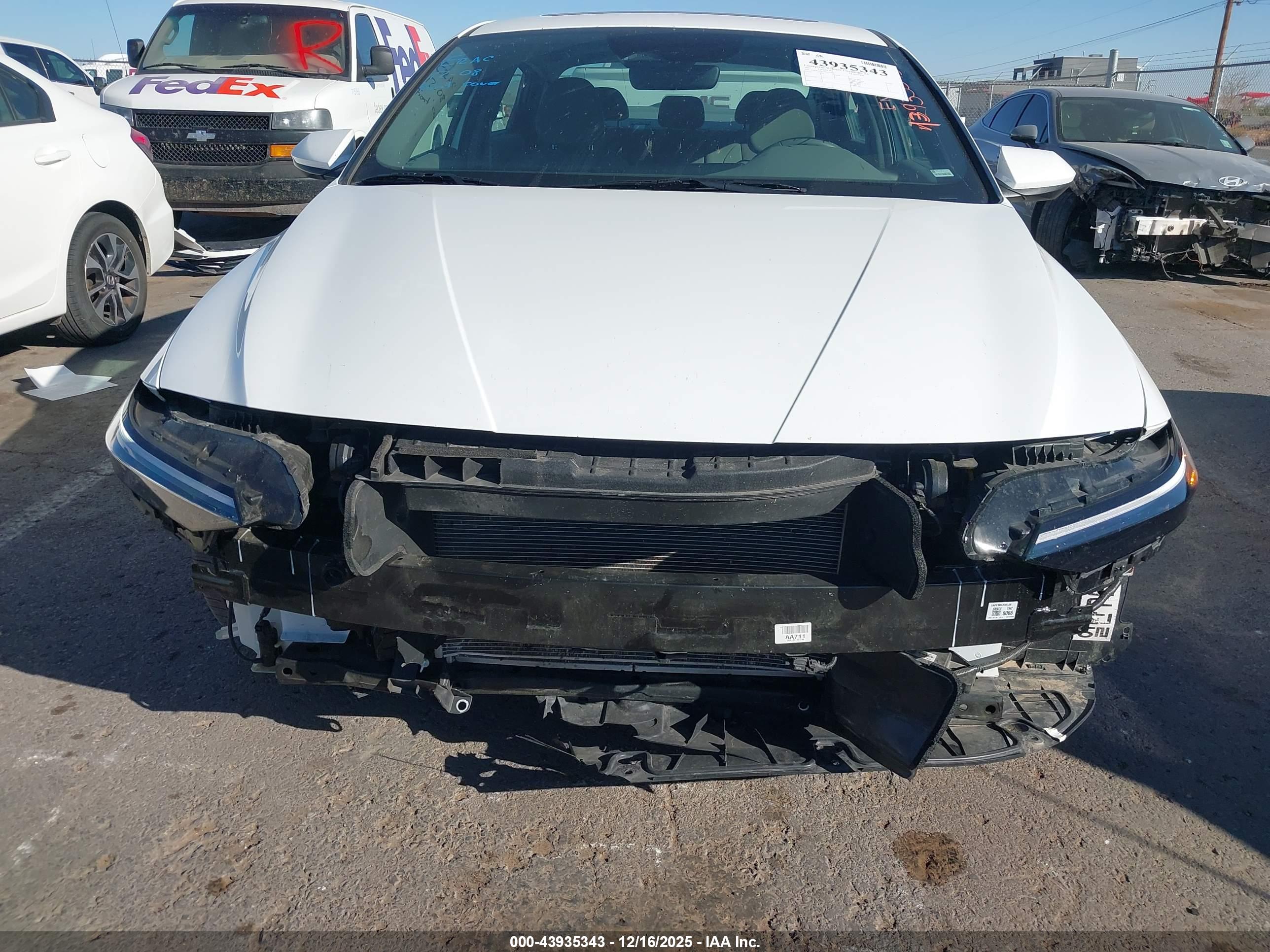 HYUNDAI ELANTRA image 6