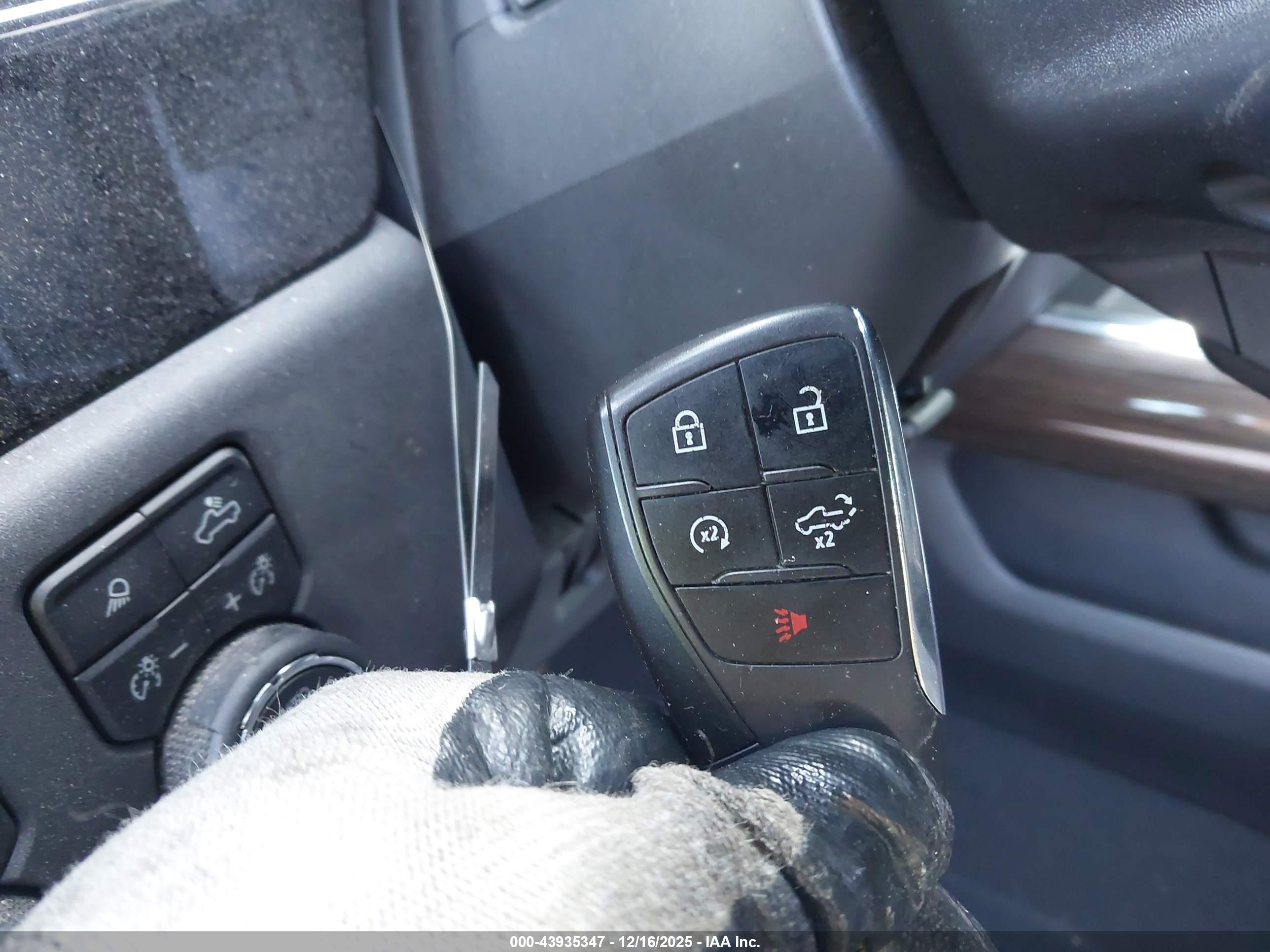 CHEVROLET SILVERADO image 11