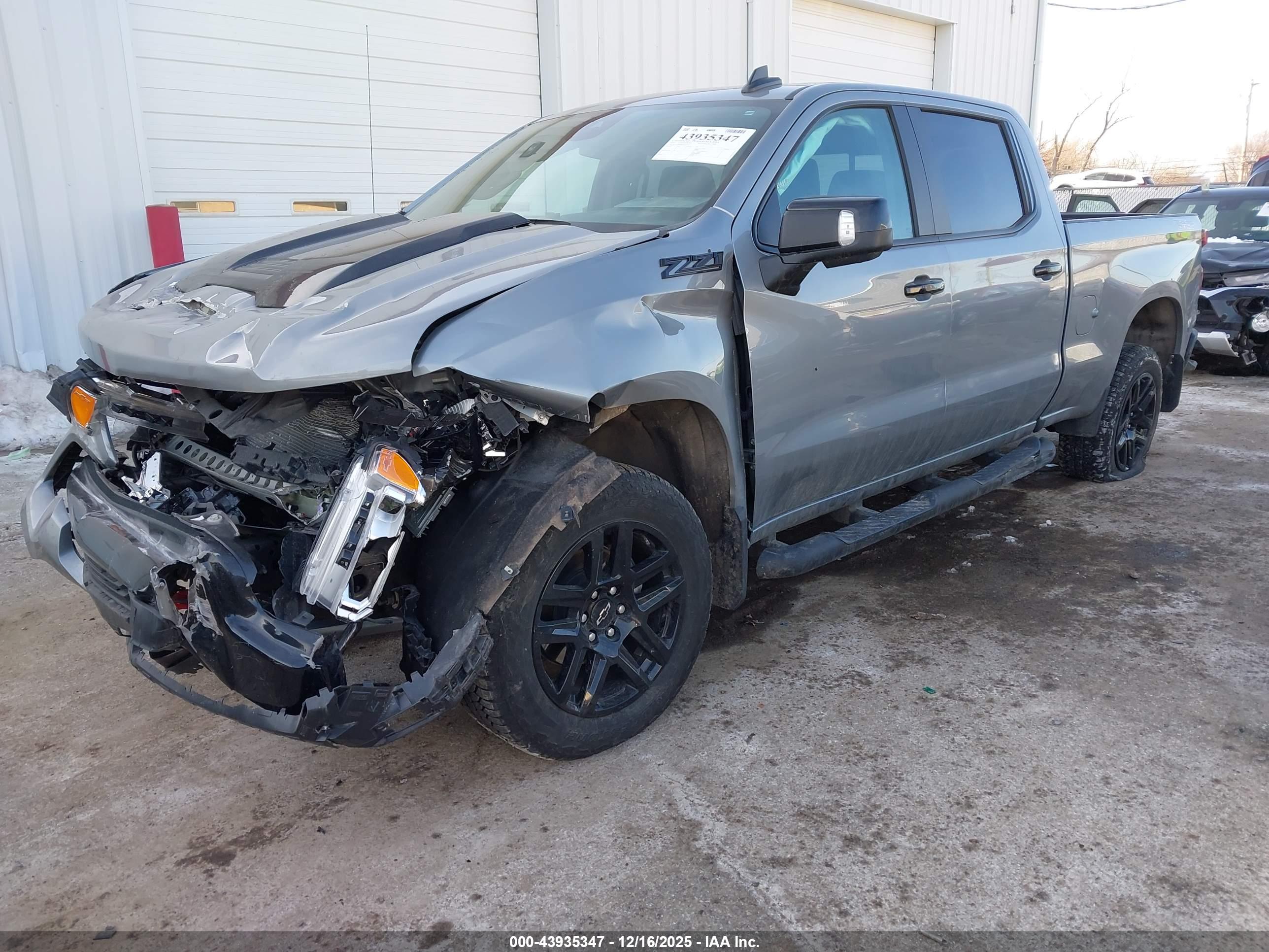 CHEVROLET SILVERADO image 2
