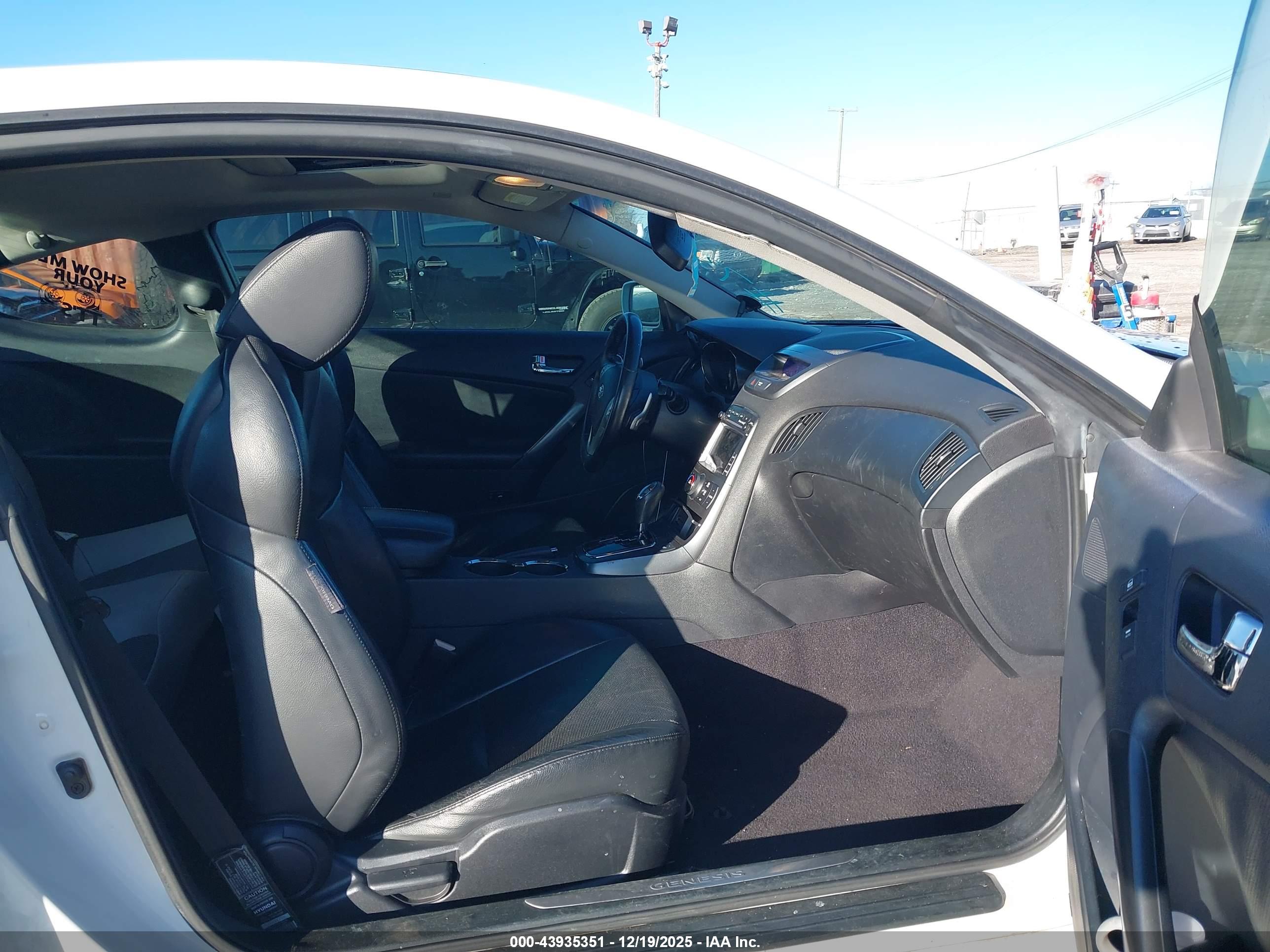 HYUNDAI GENESIS image 5