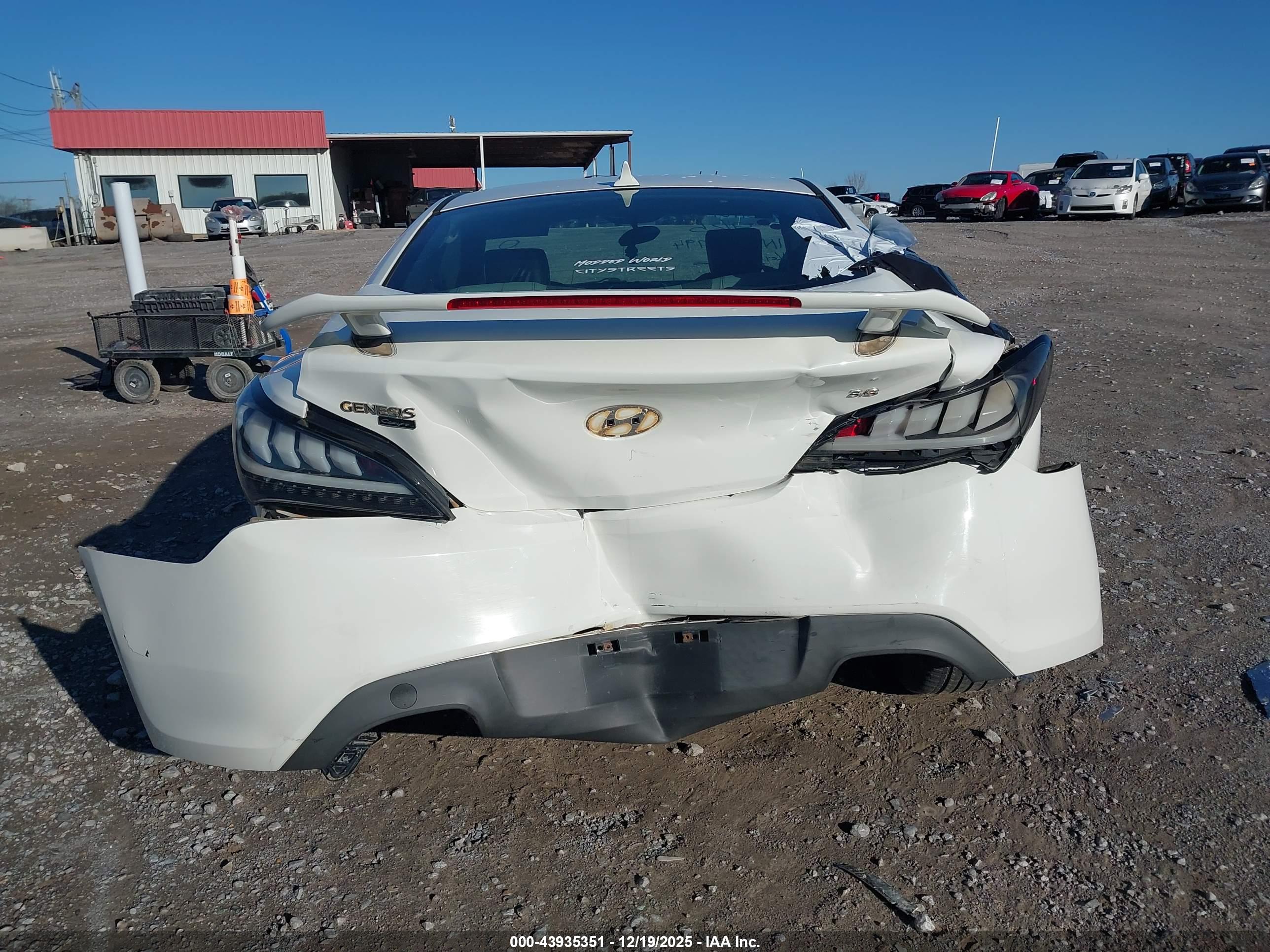HYUNDAI GENESIS image 6