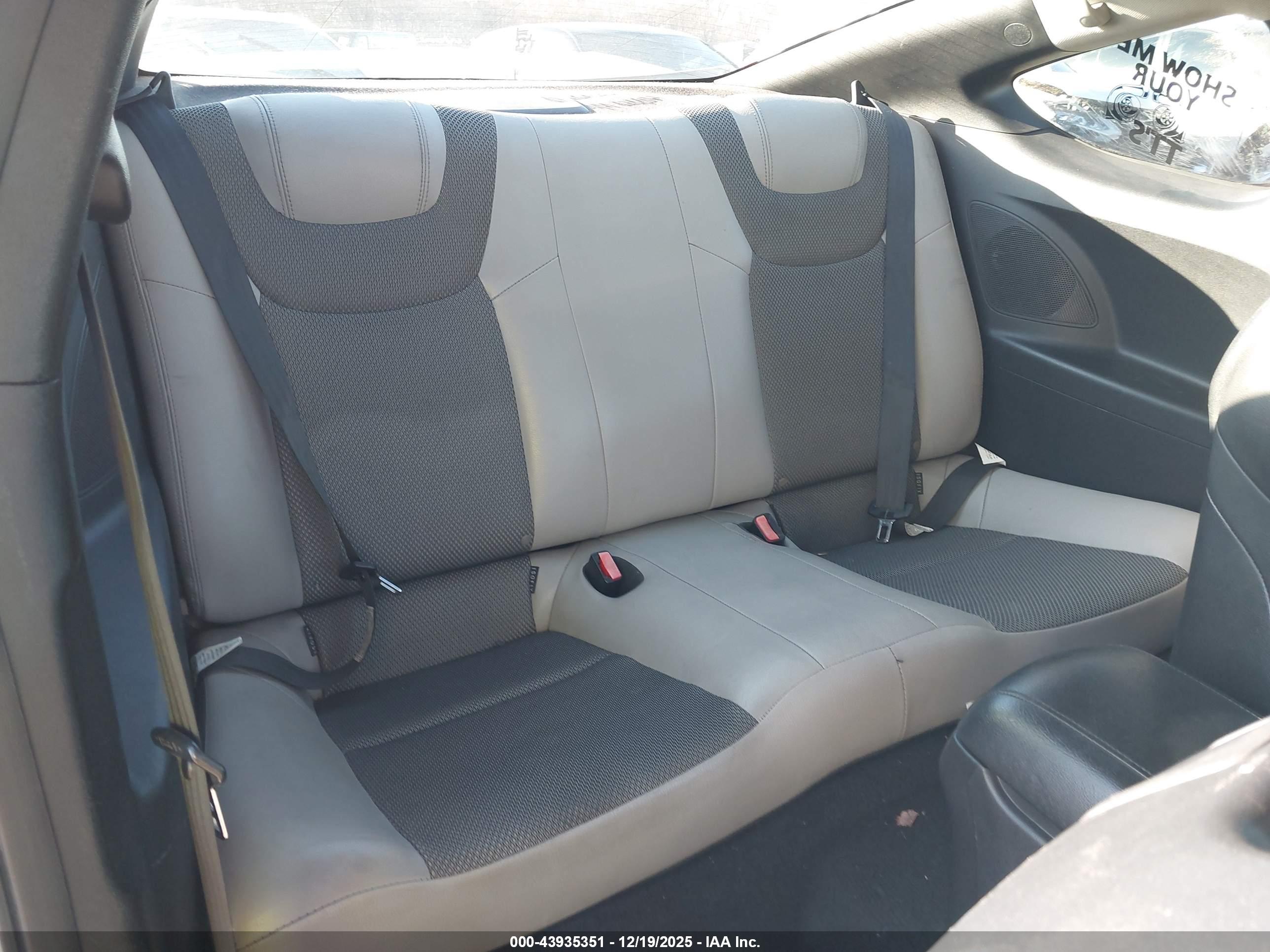 HYUNDAI GENESIS image 8