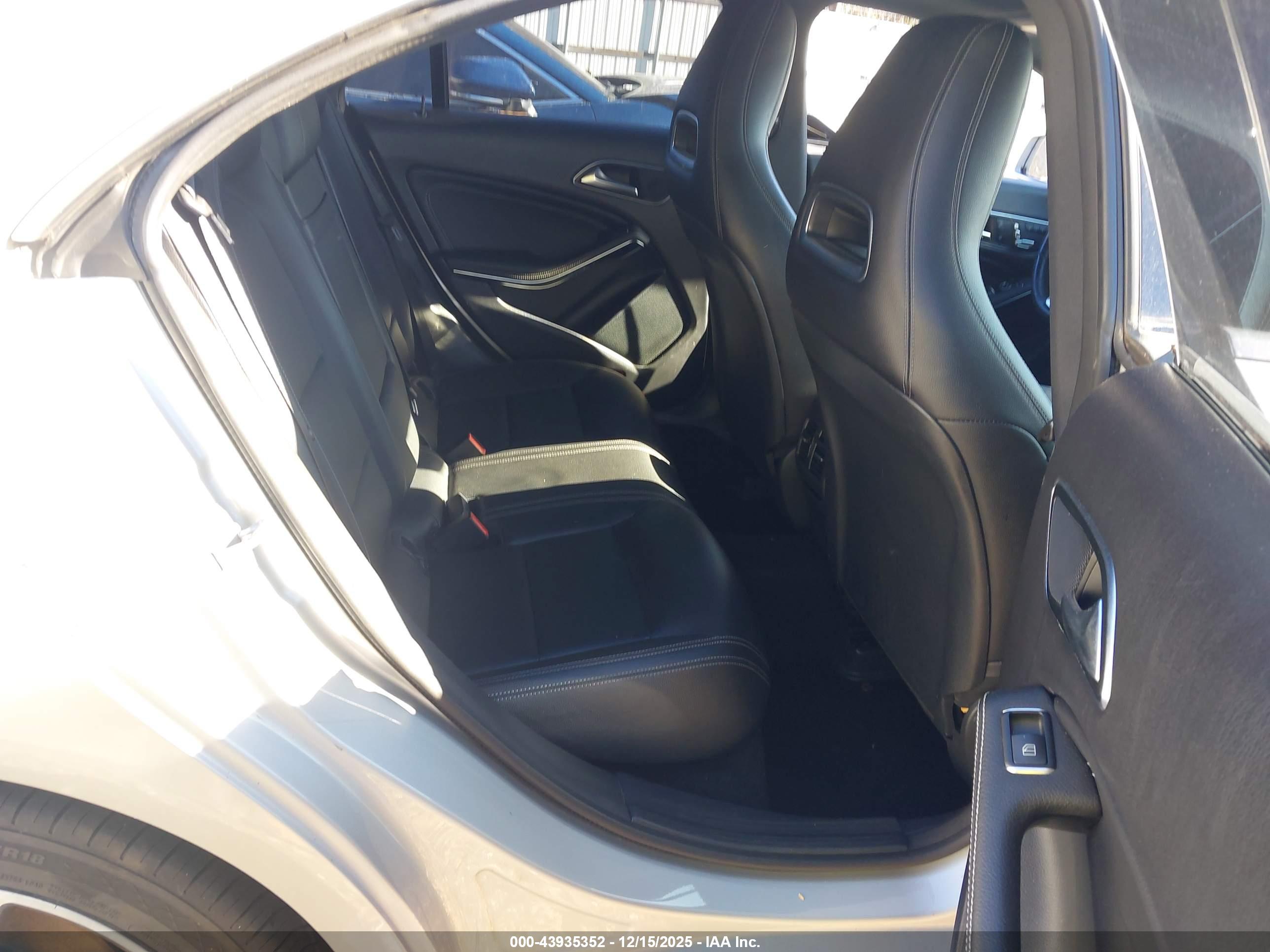 MERCEDES-BENZ CLA image 8