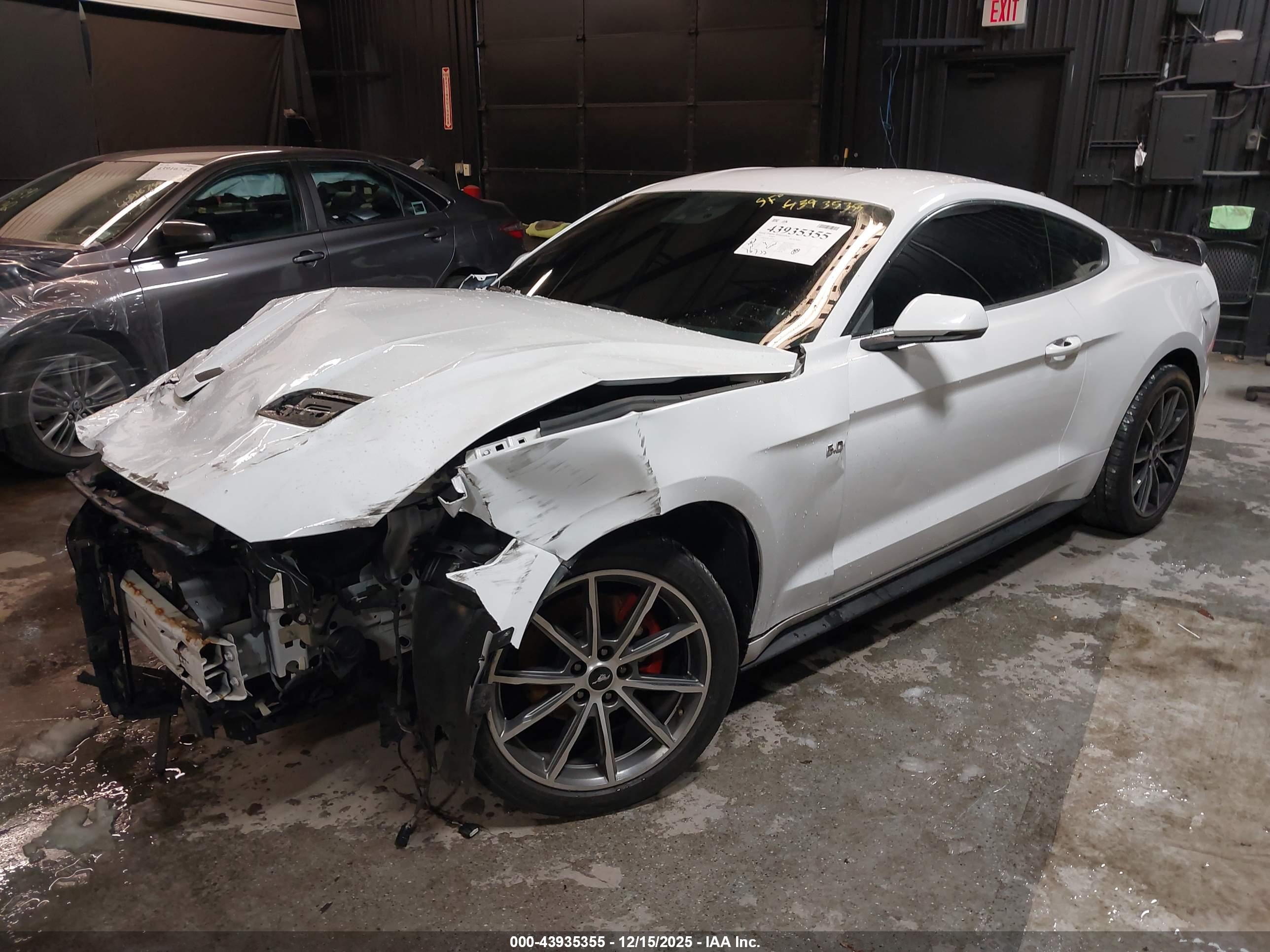 FORD MUSTANG image 2