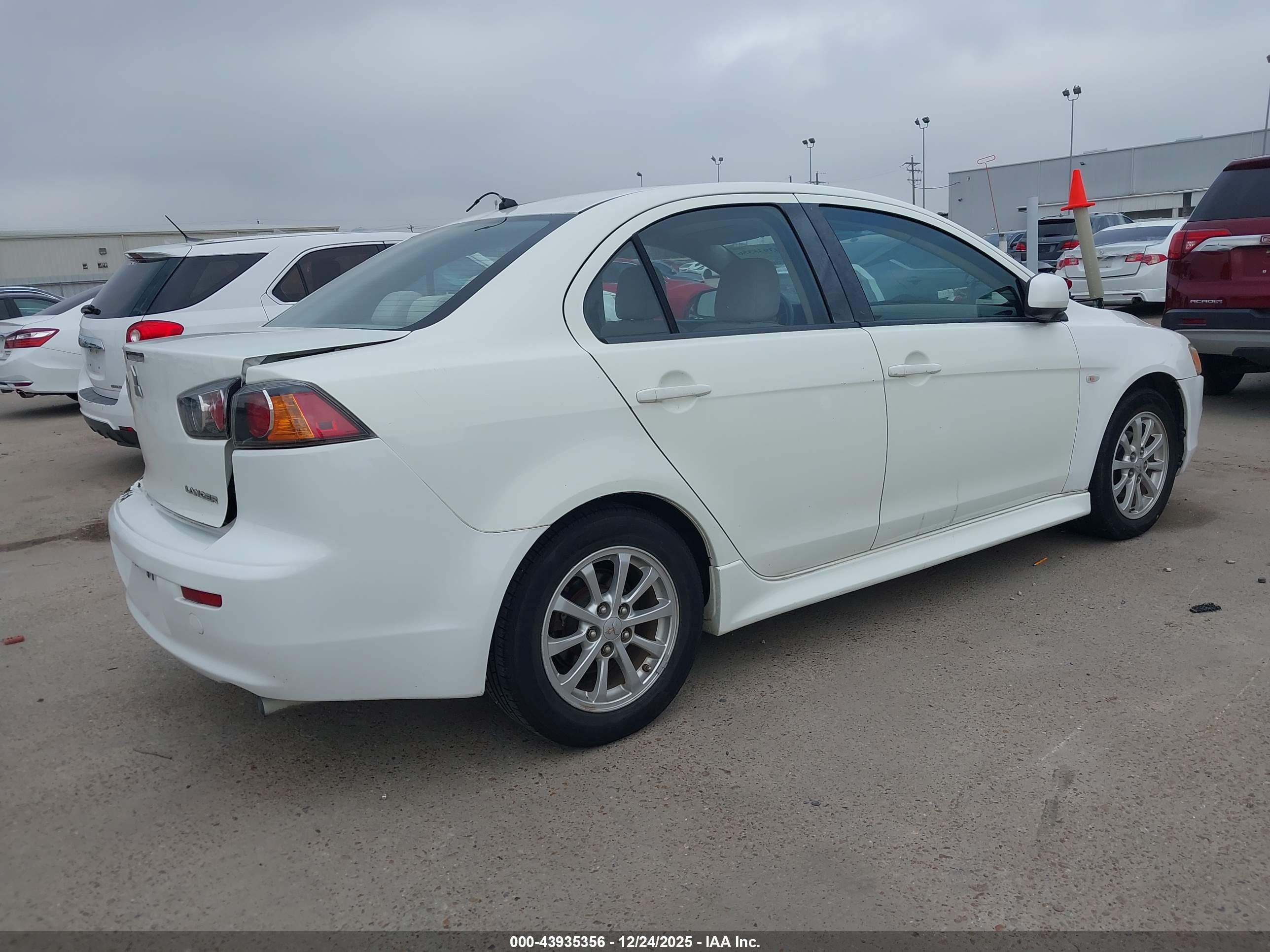 MITSUBISHI LANCER image 4