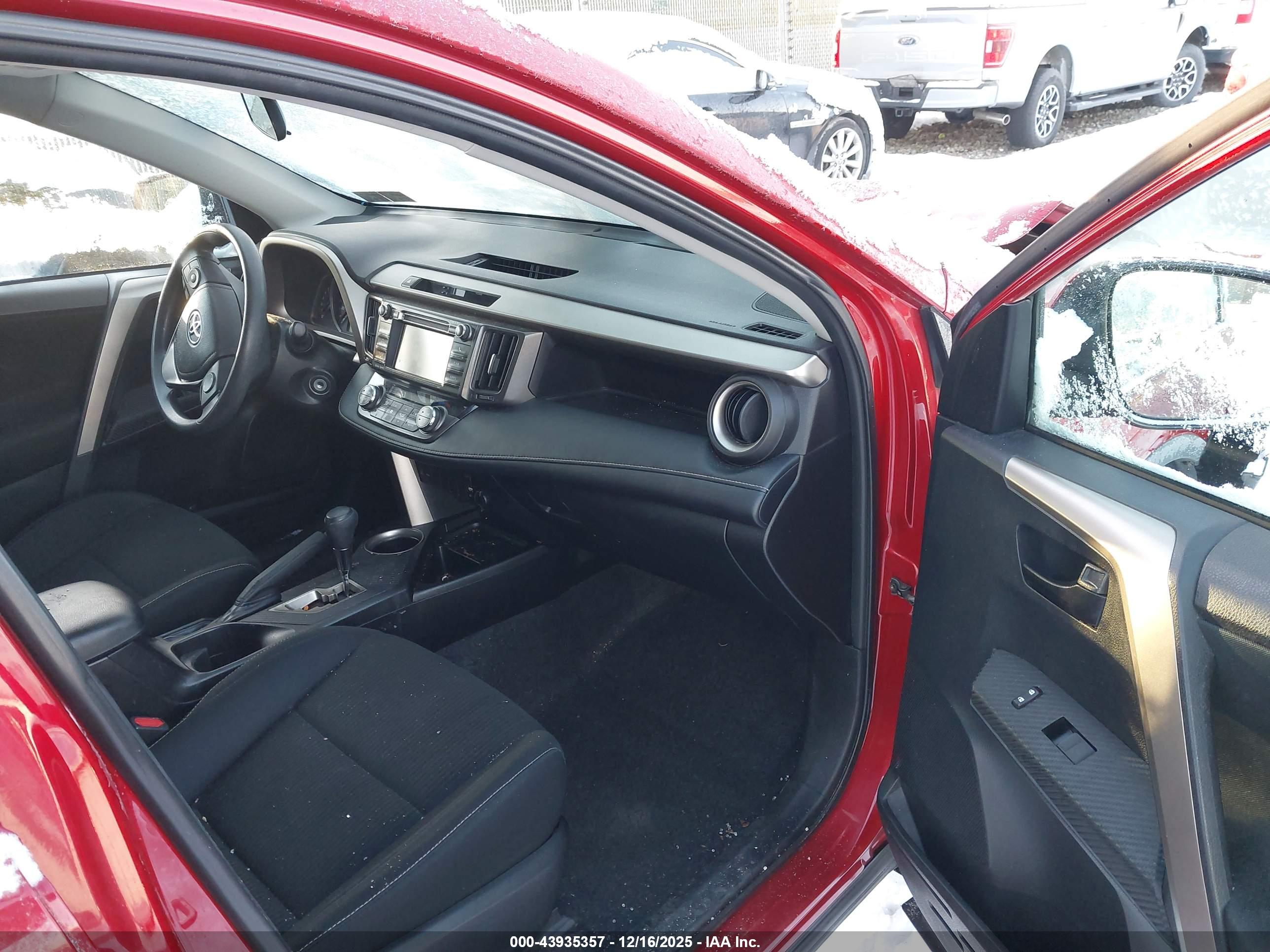 TOYOTA RAV4 image 5