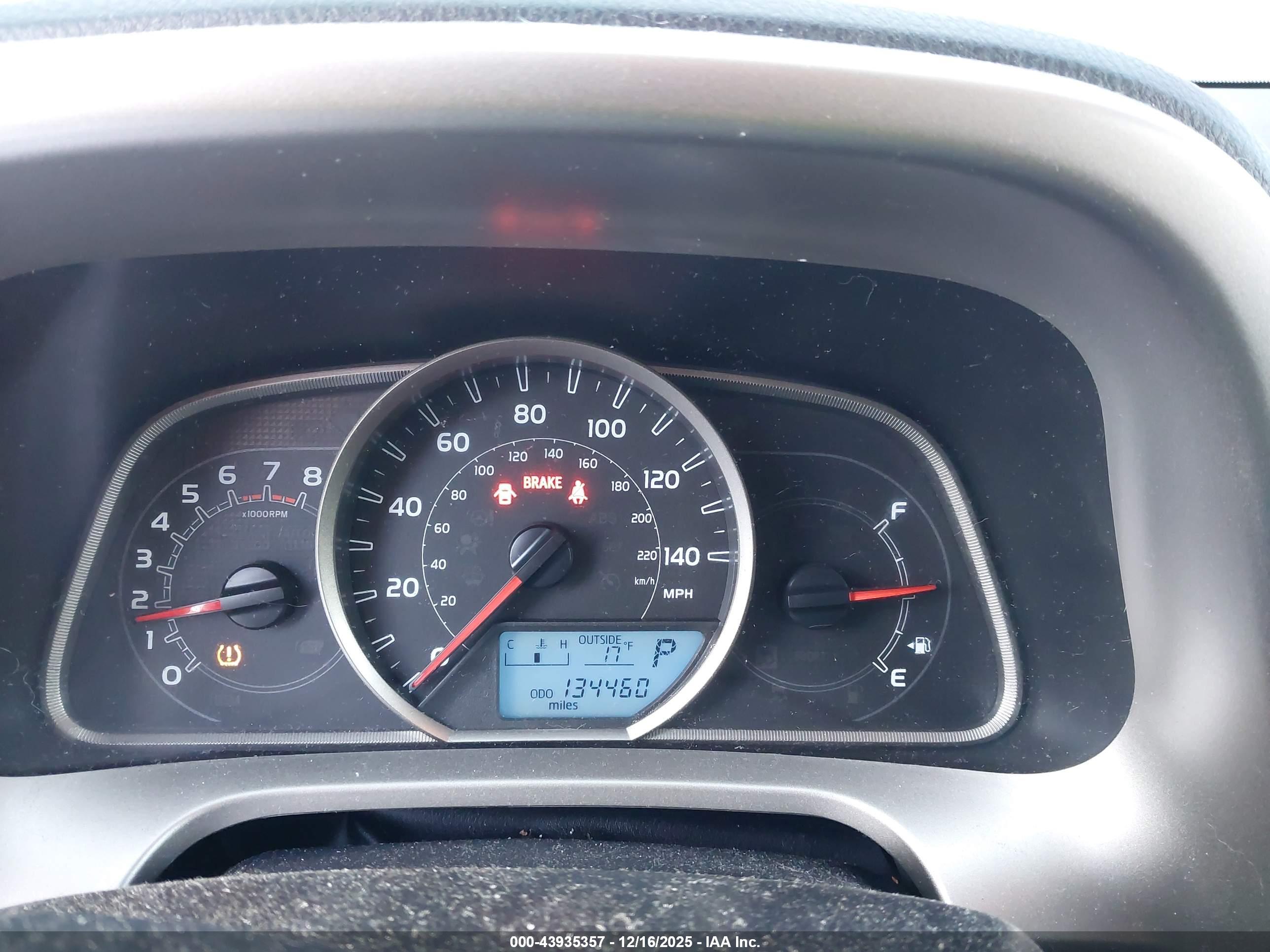 TOYOTA RAV4 image 7