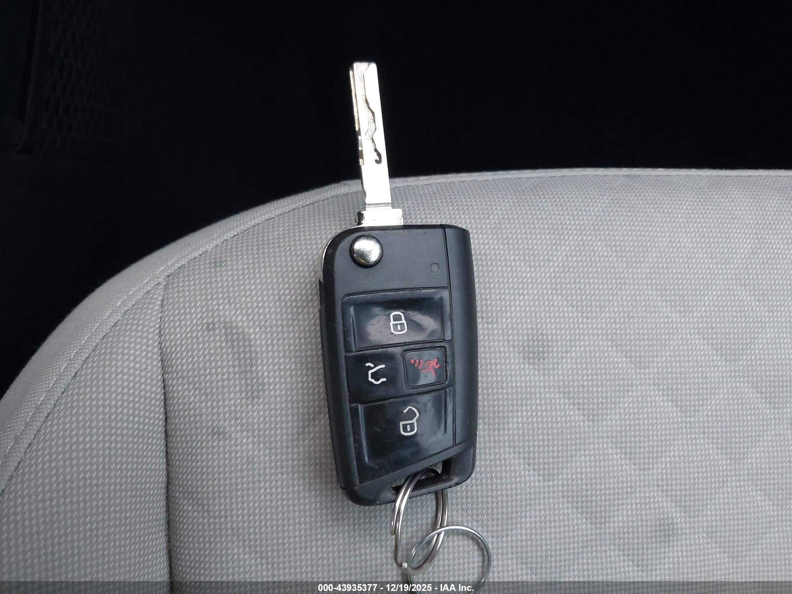 VOLKSWAGEN TIGUAN image 11