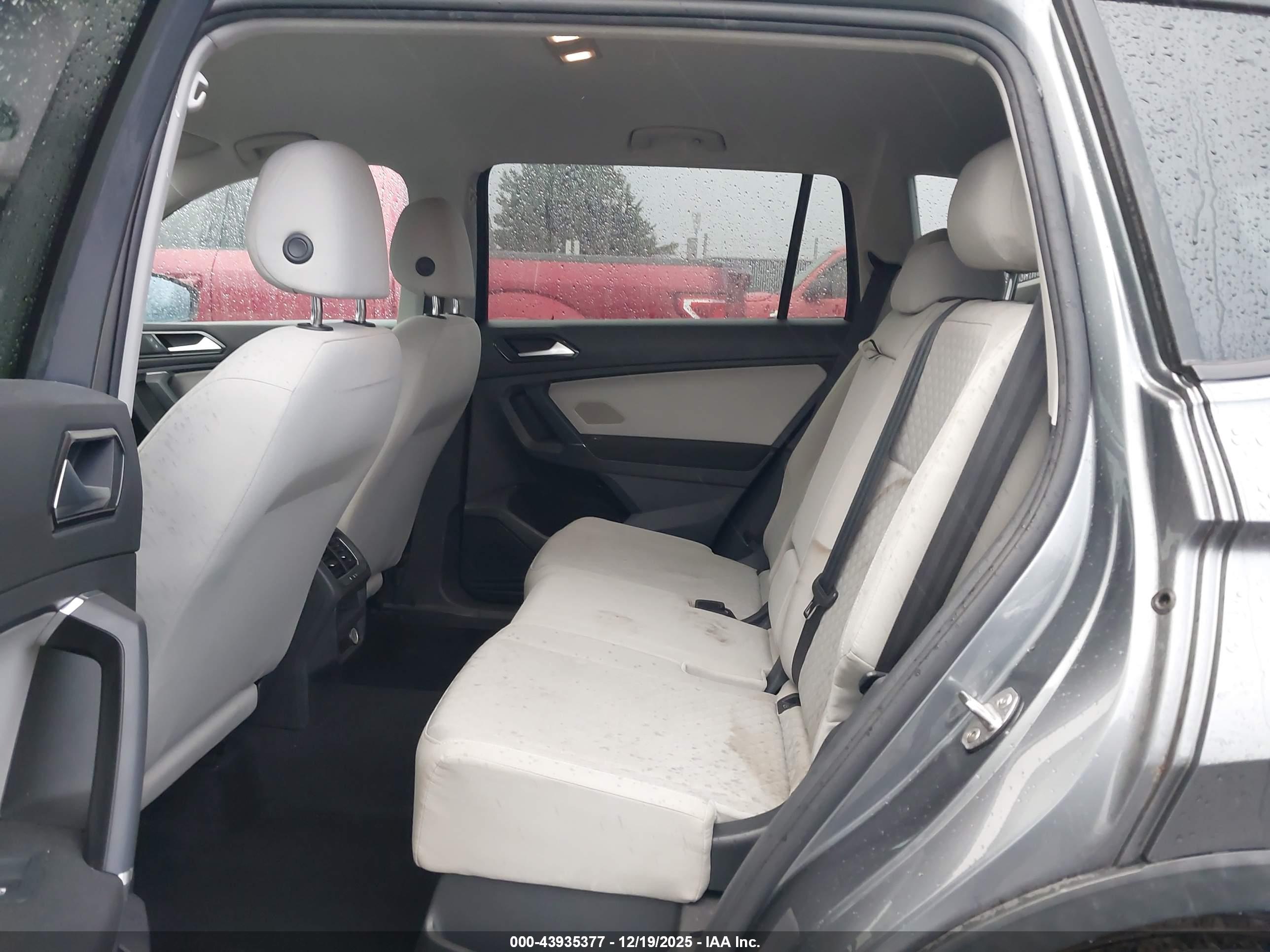 VOLKSWAGEN TIGUAN image 6