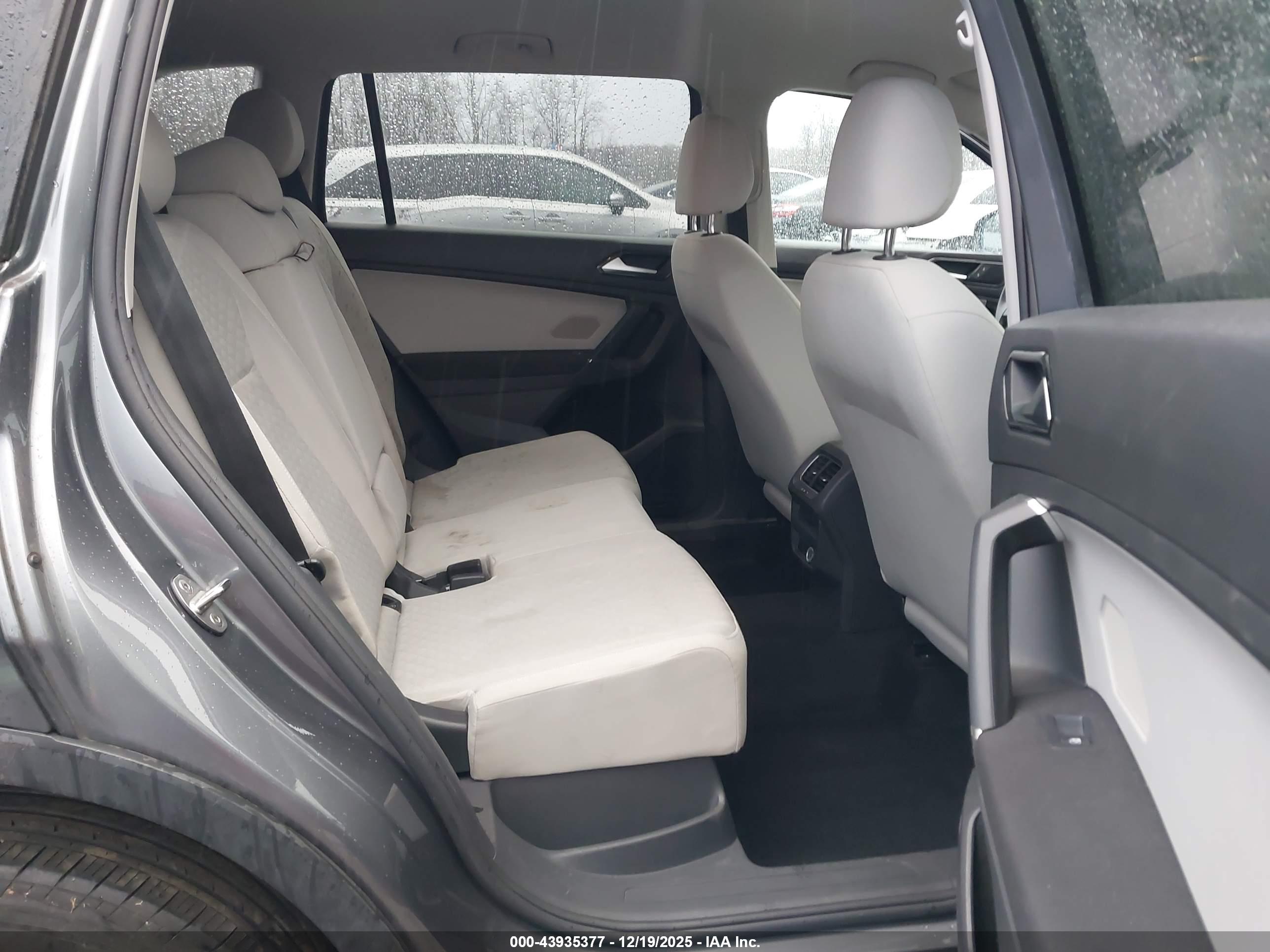 VOLKSWAGEN TIGUAN image 8