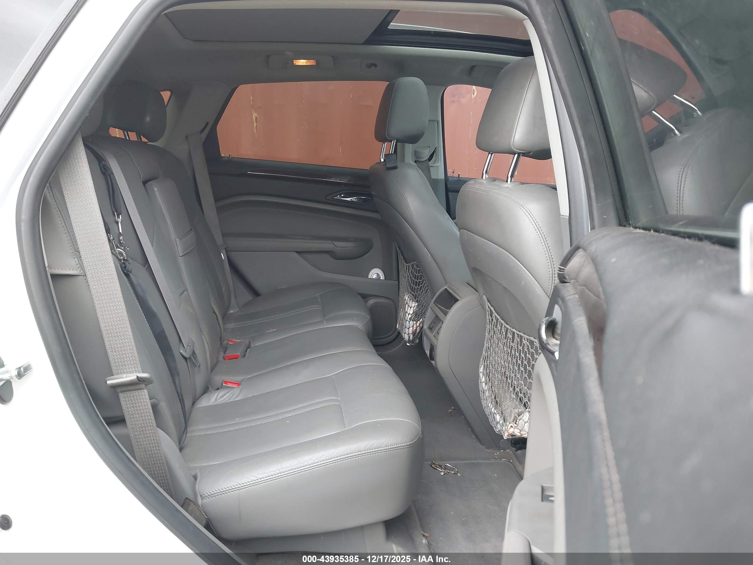 CADILLAC SRX image 8