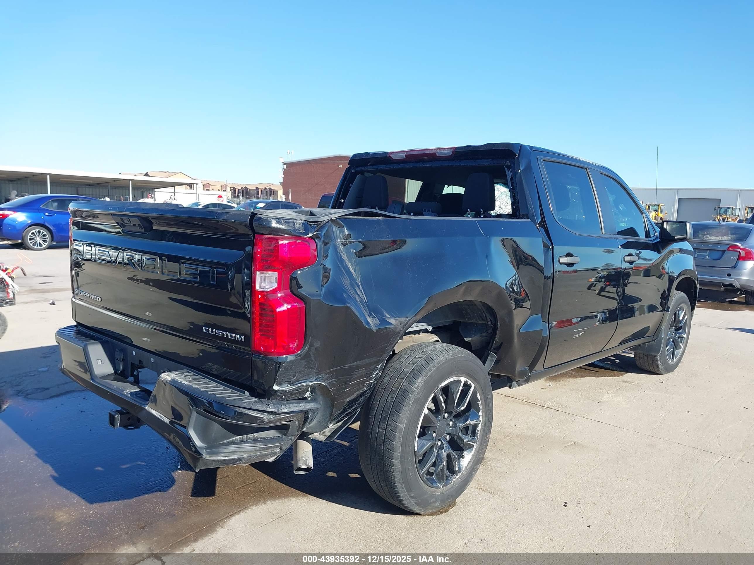 CHEVROLET SILVERADO image 4