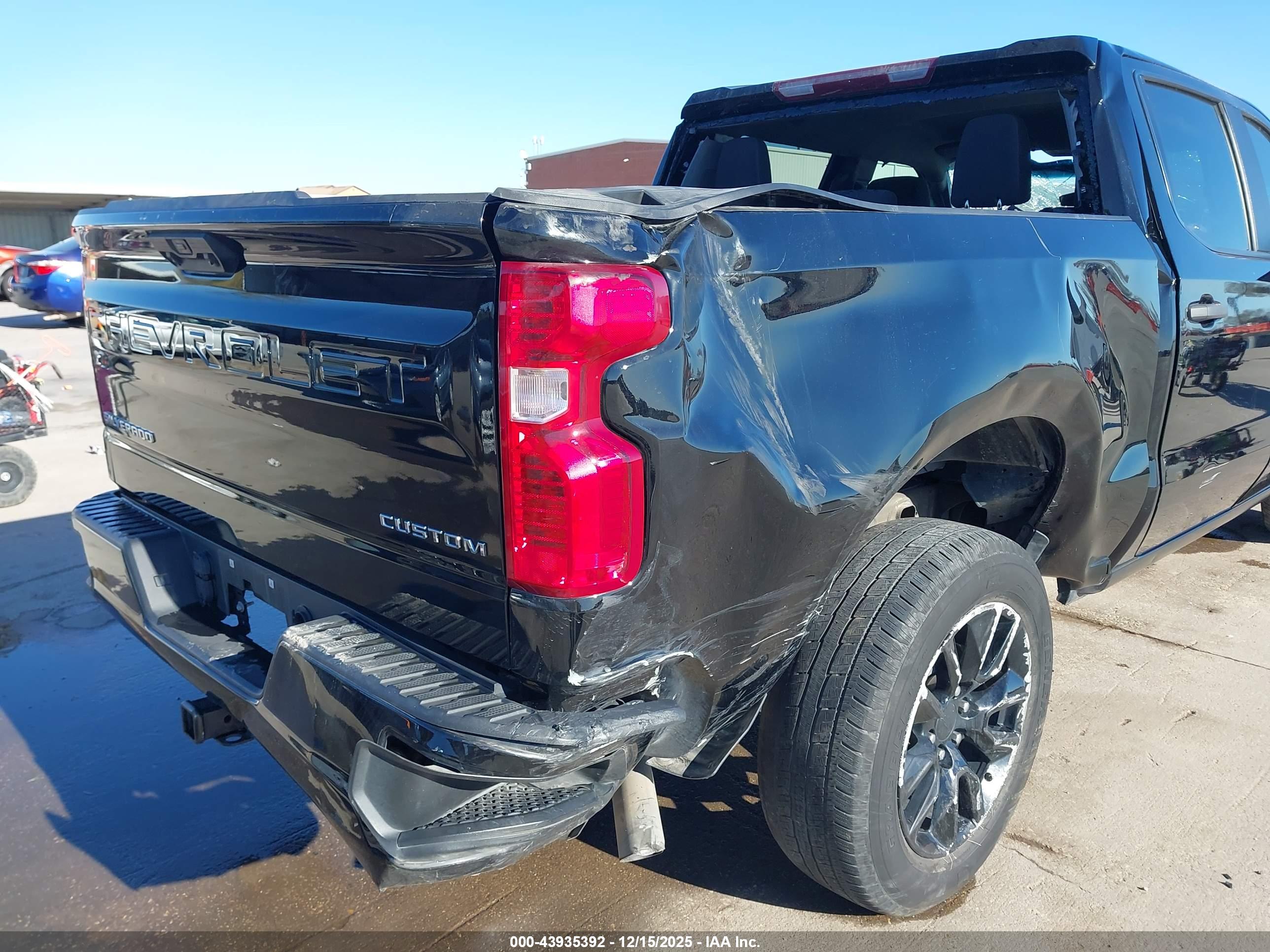 CHEVROLET SILVERADO image 6