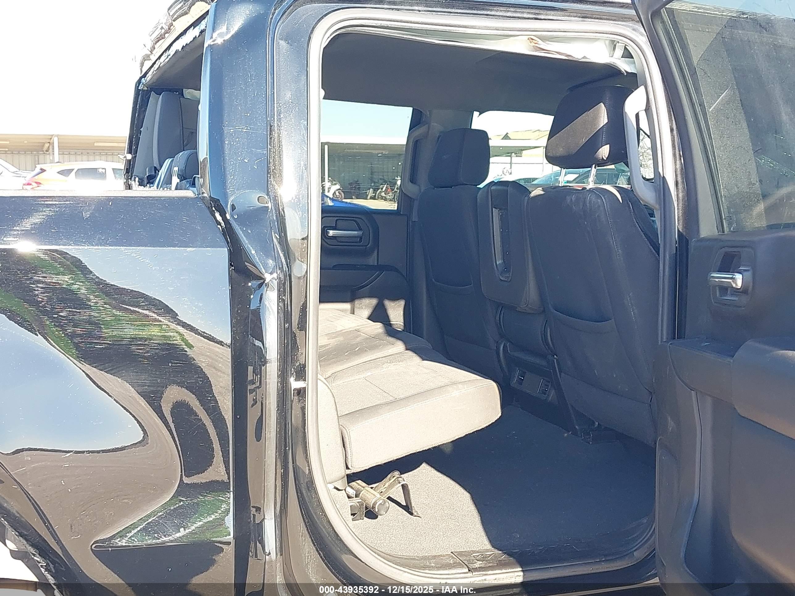 CHEVROLET SILVERADO image 8