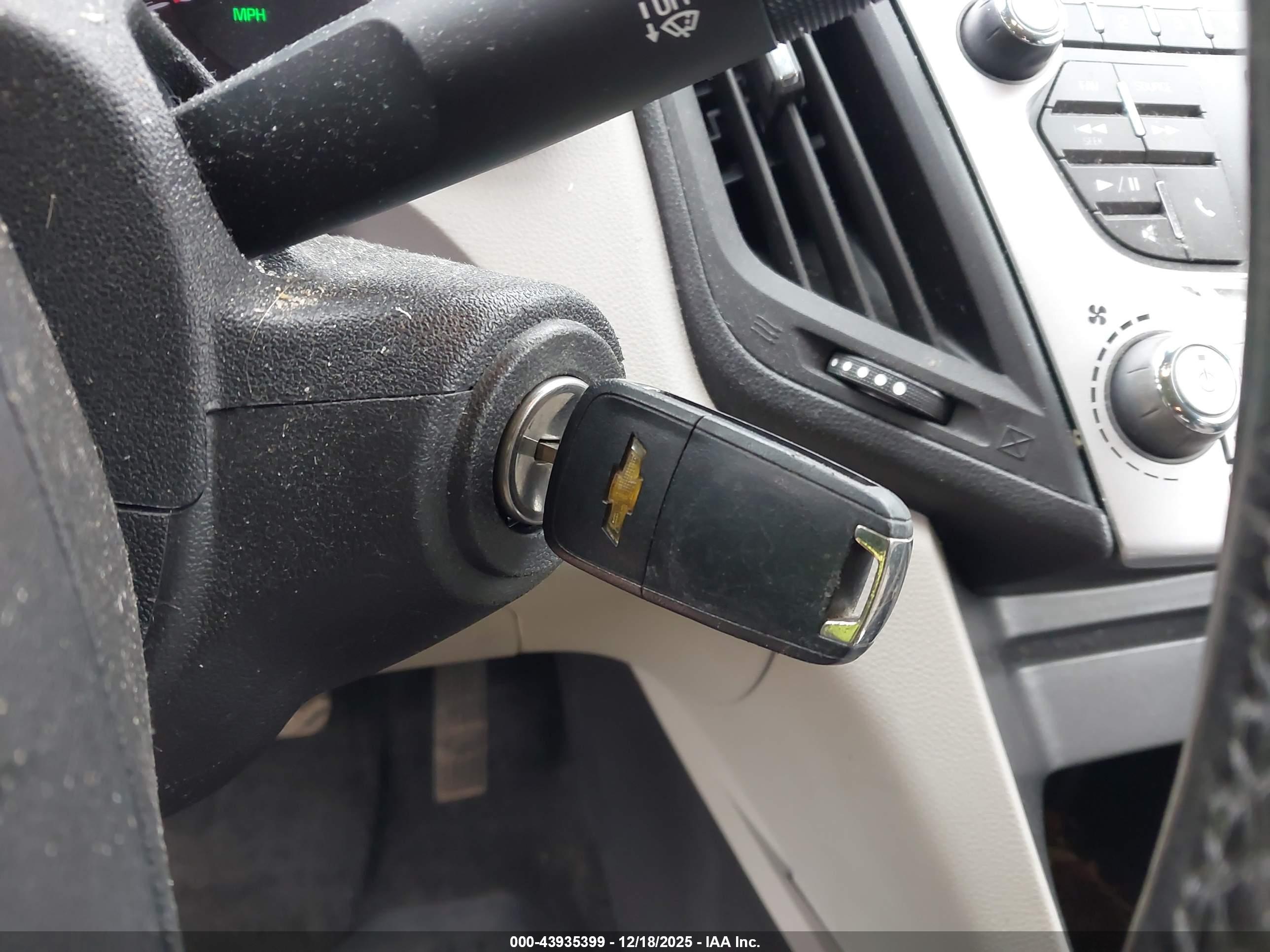 CHEVROLET EQUINOX image 11