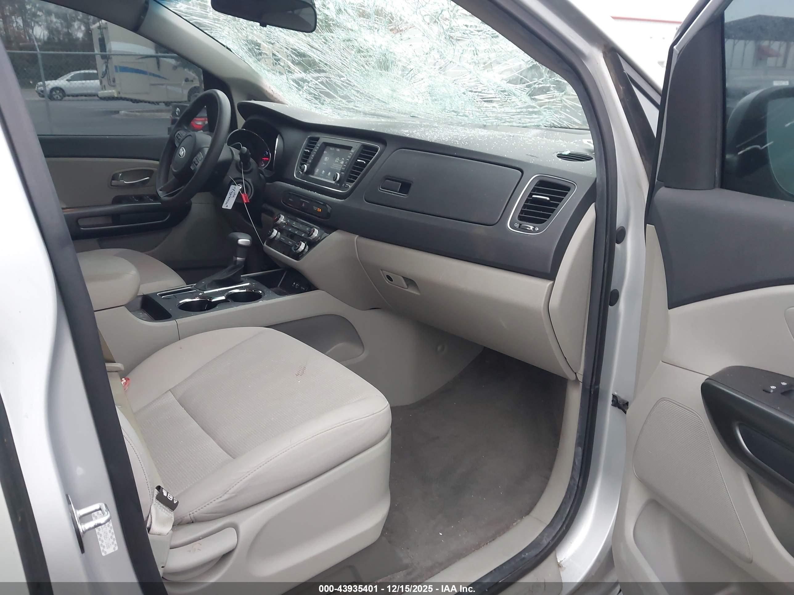 KIA SEDONA image 5
