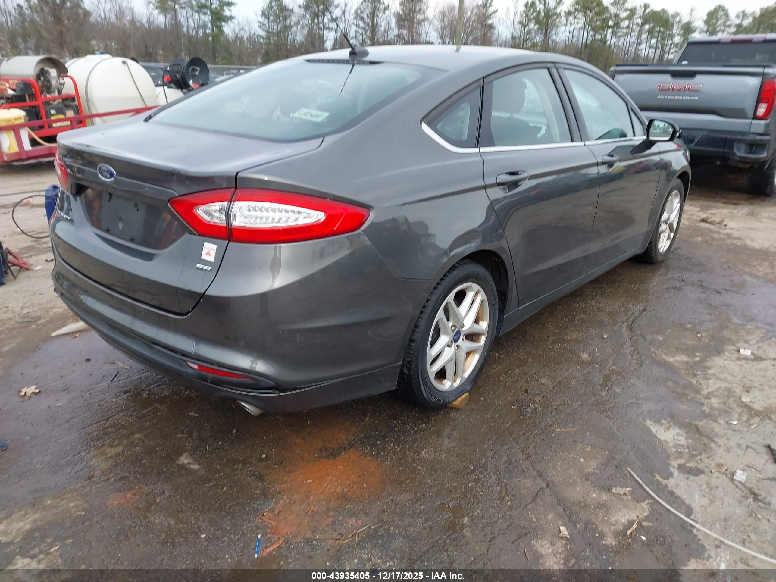 FORD FUSION image 4