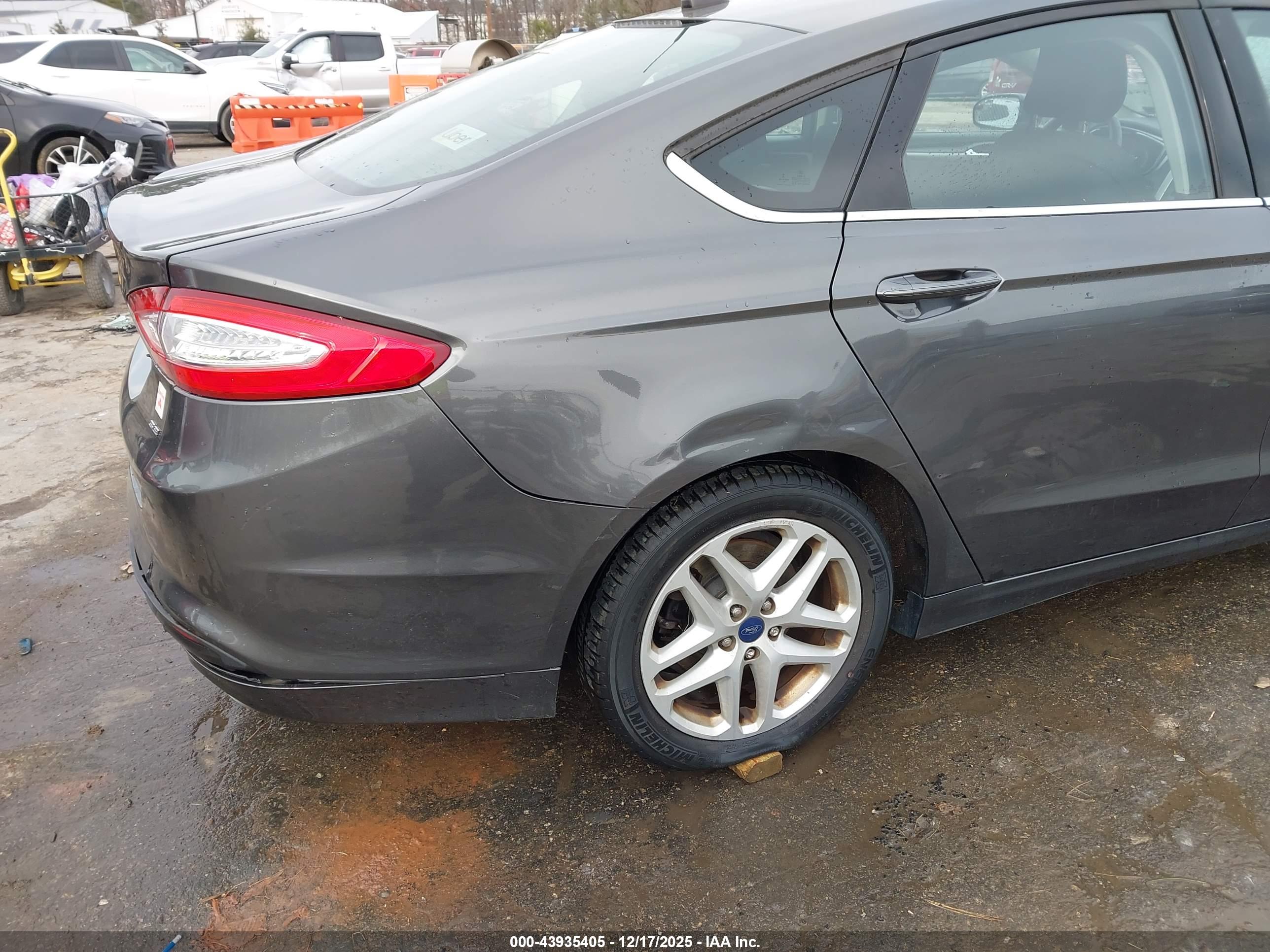 FORD FUSION image 6