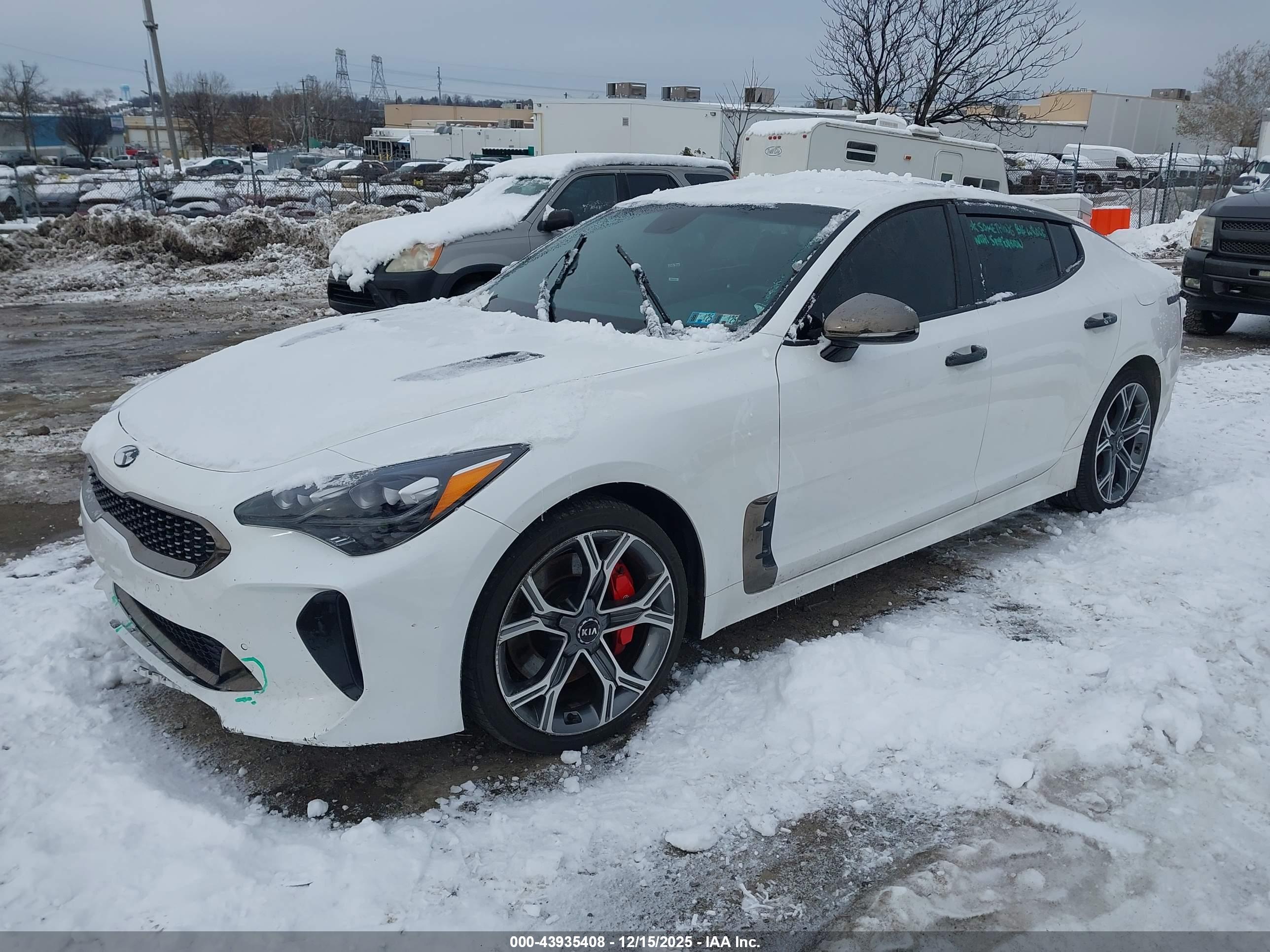 KIA STINGER image 2