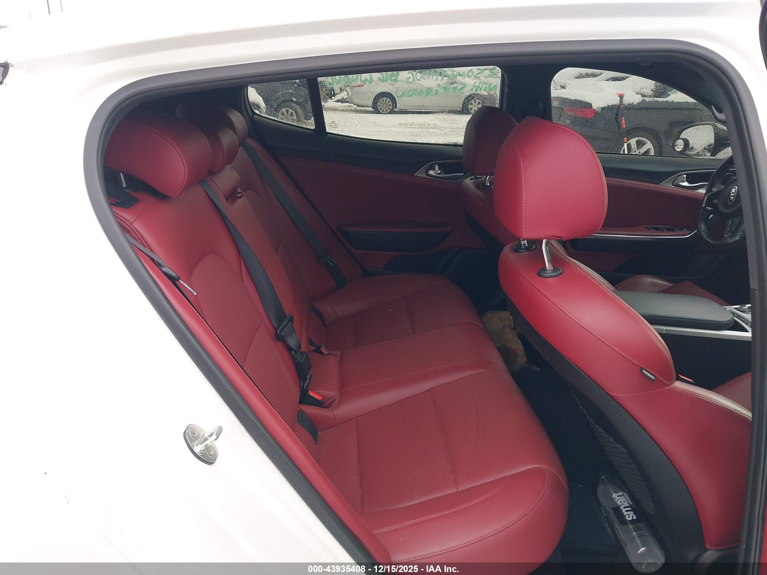 KIA STINGER image 8