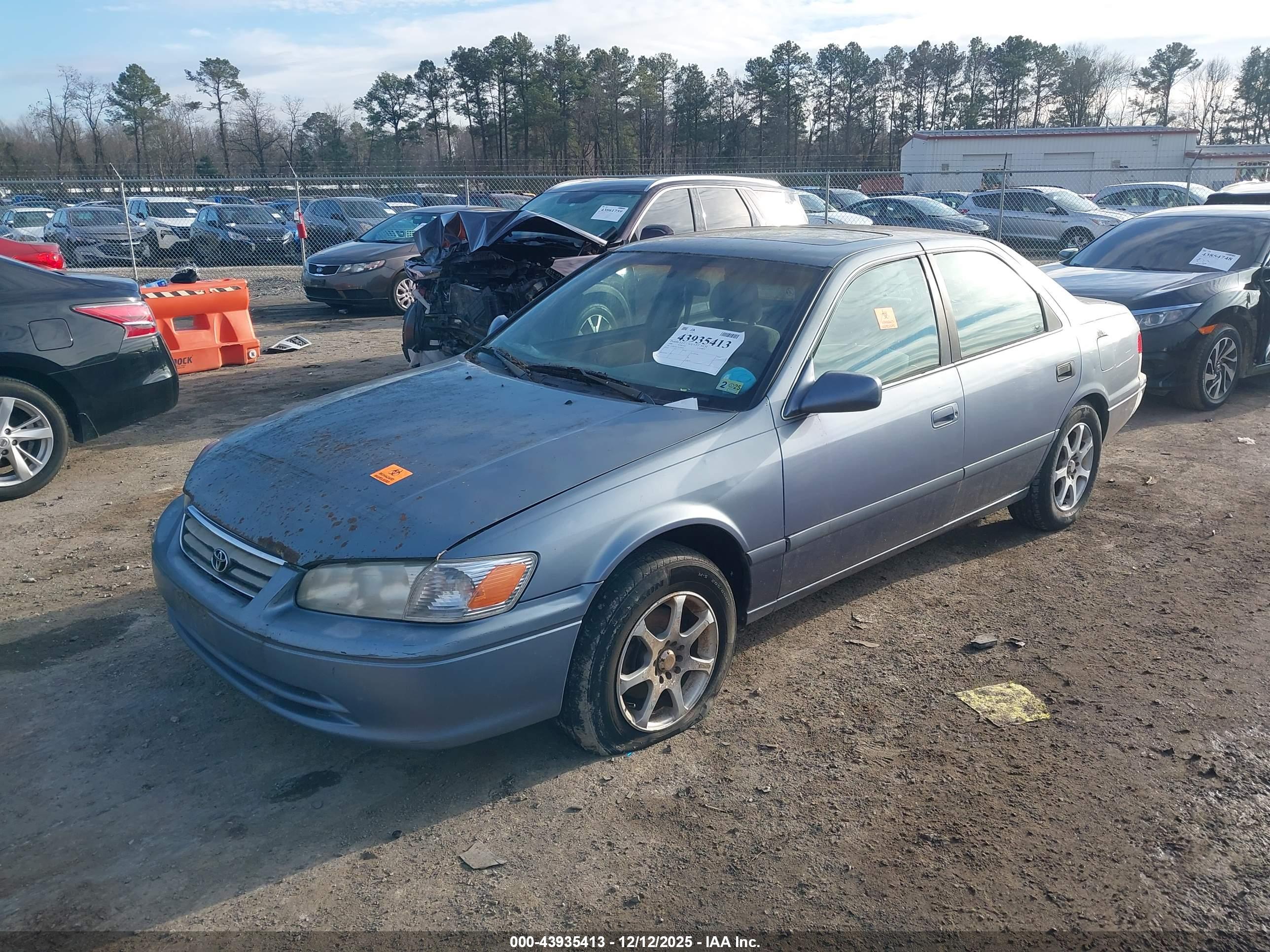 TOYOTA CAMRY image 2