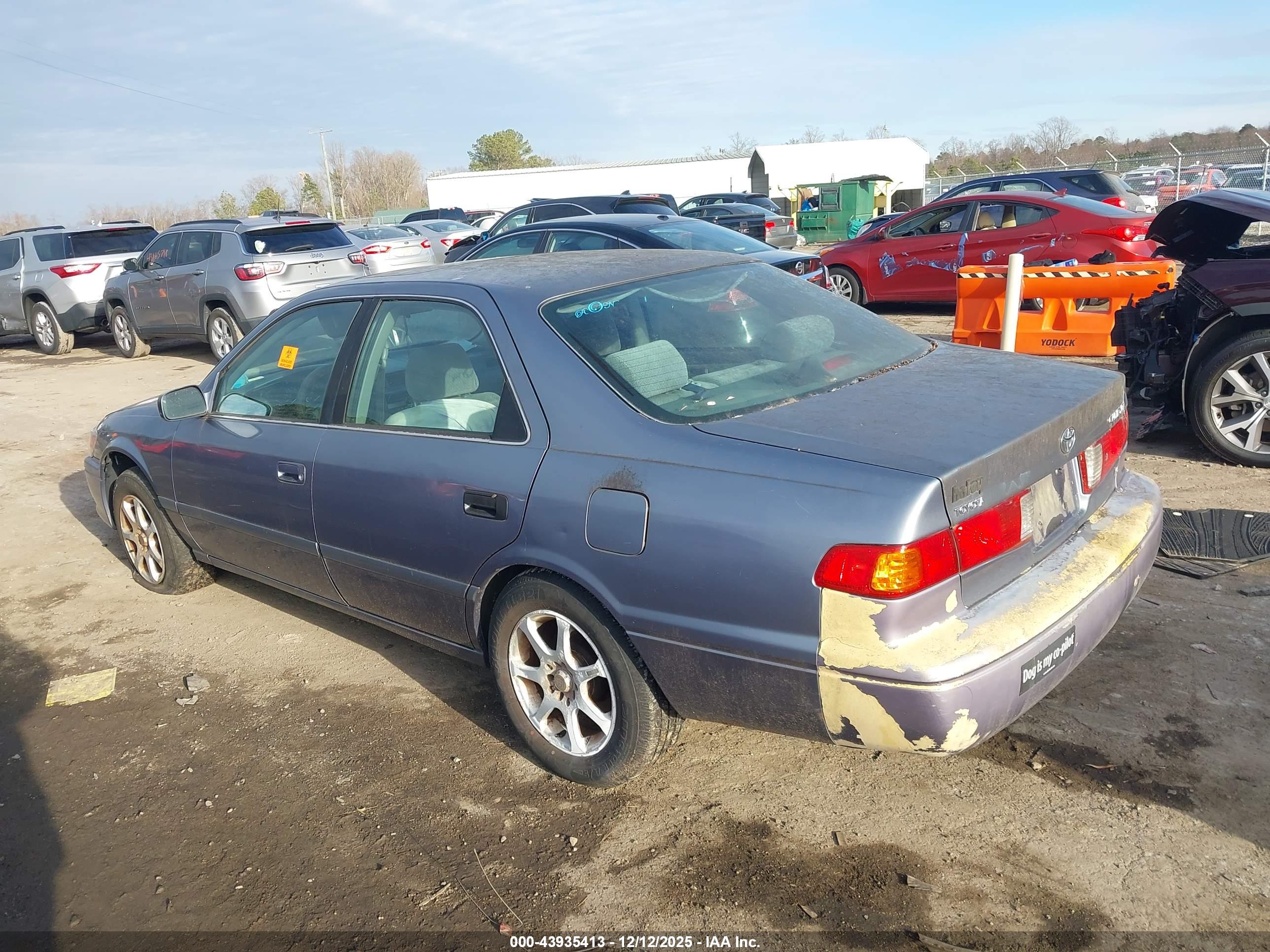 TOYOTA CAMRY image 3
