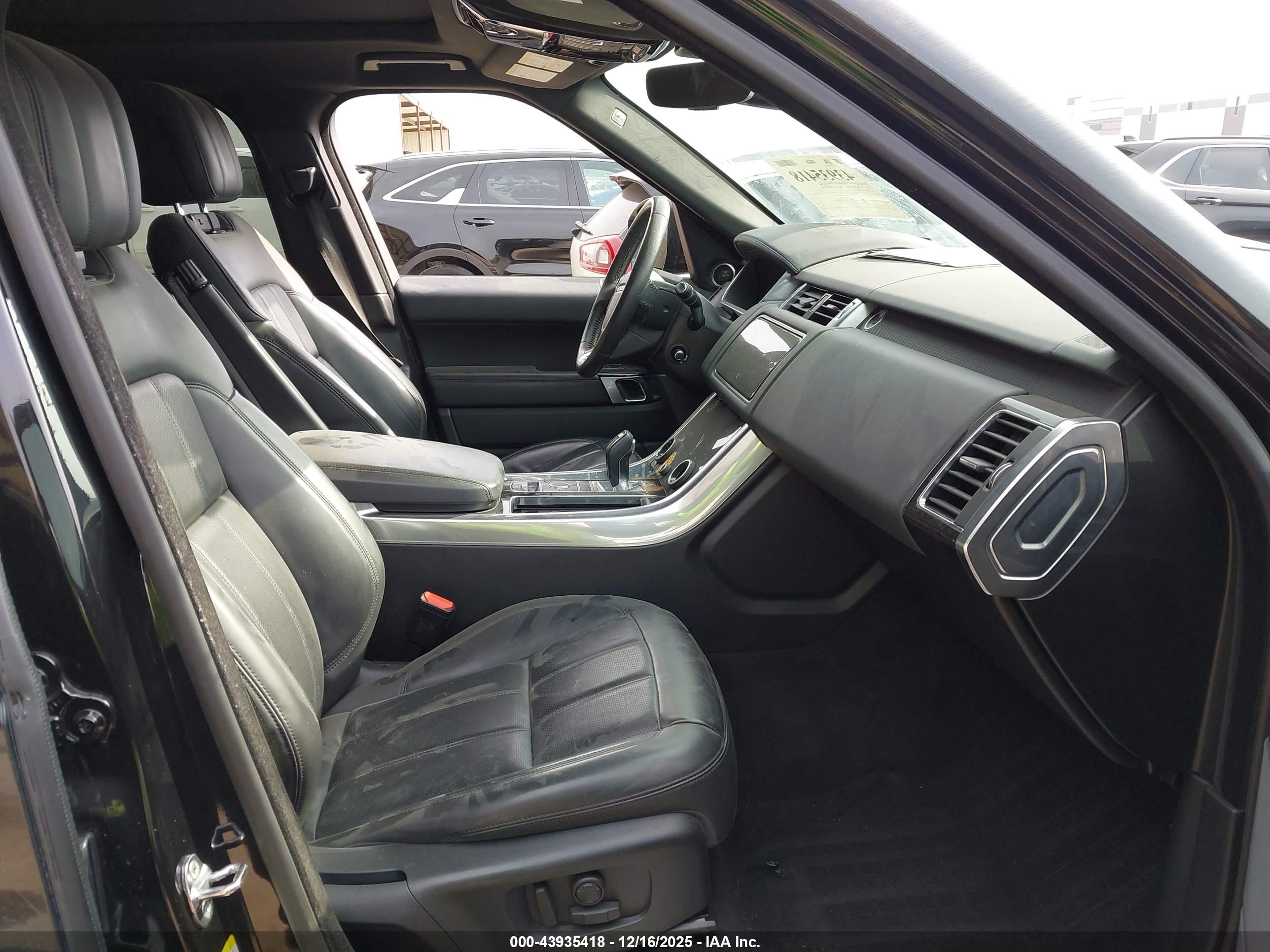 LAND ROVER image 5