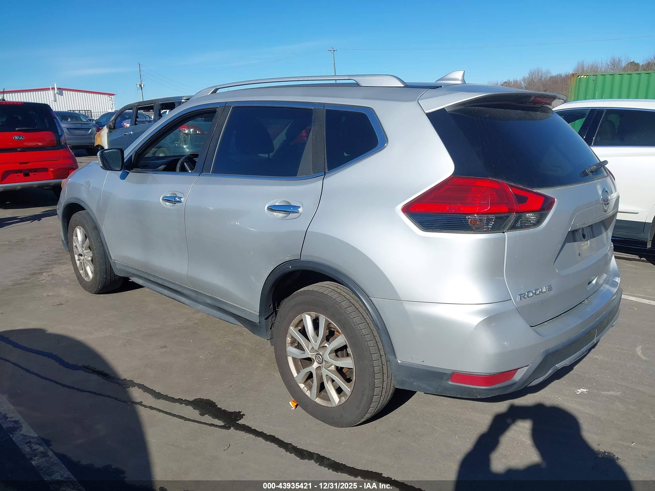 NISSAN ROGUE image 3