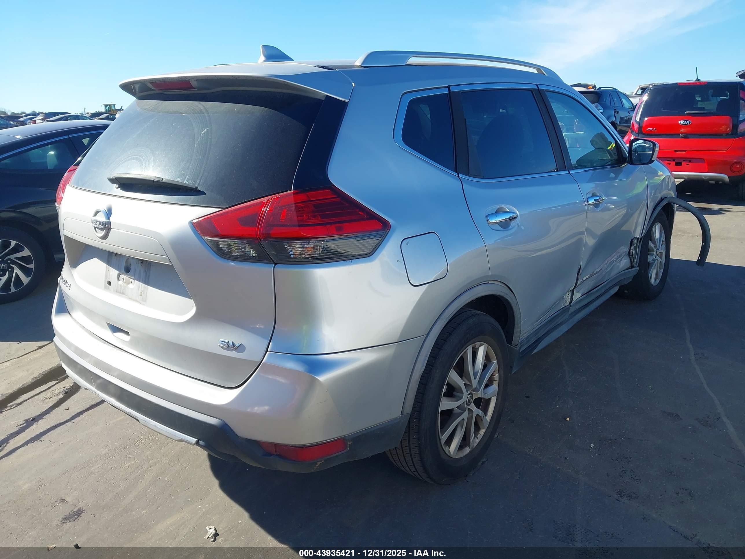 NISSAN ROGUE image 4