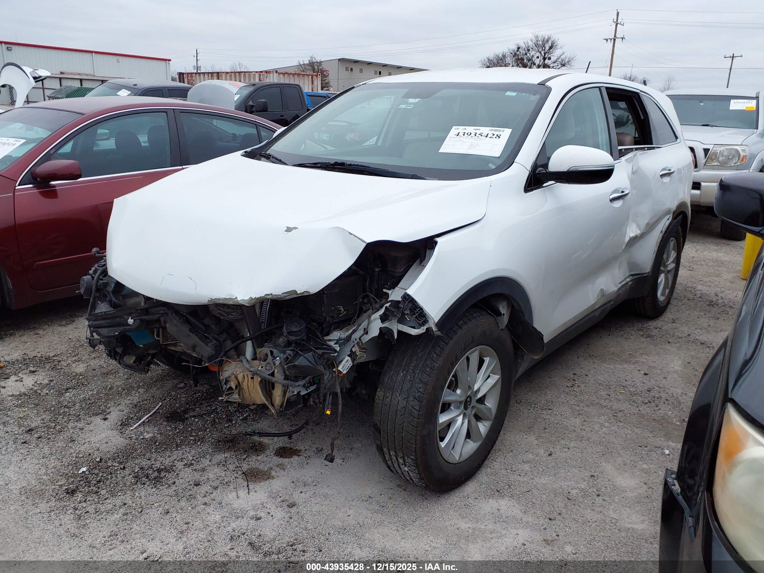 KIA SORENTO image 2