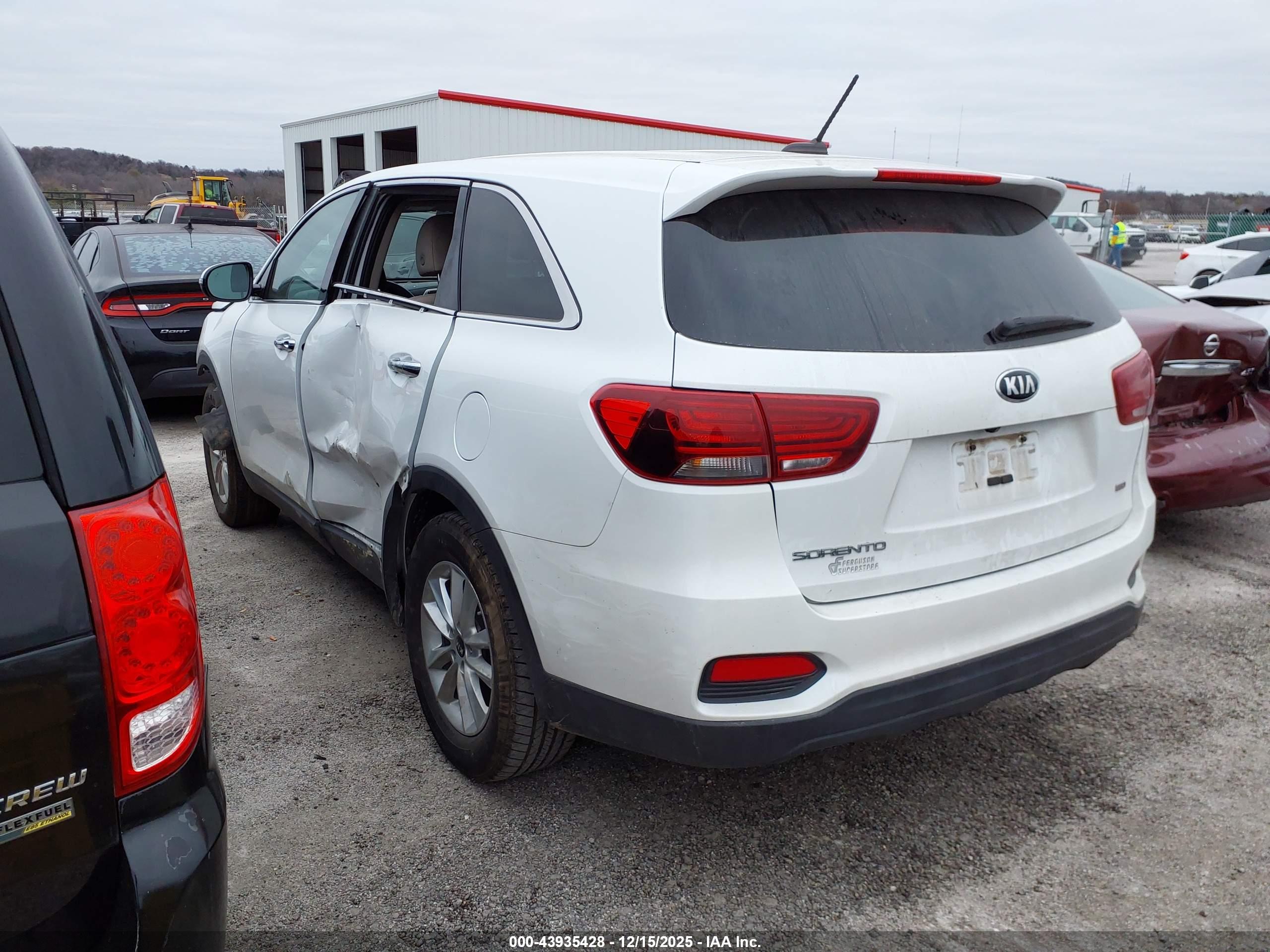 KIA SORENTO image 3