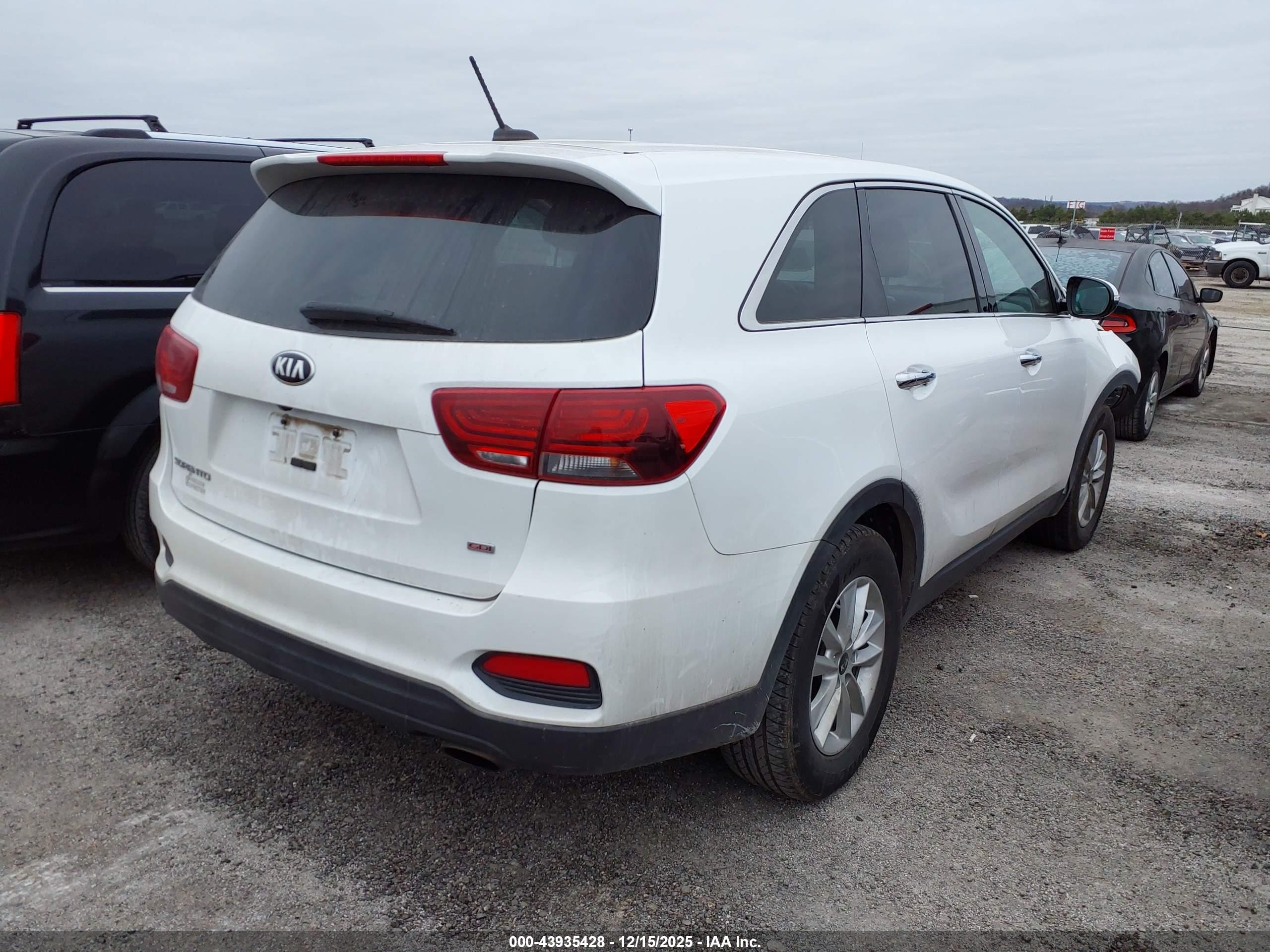 KIA SORENTO image 4