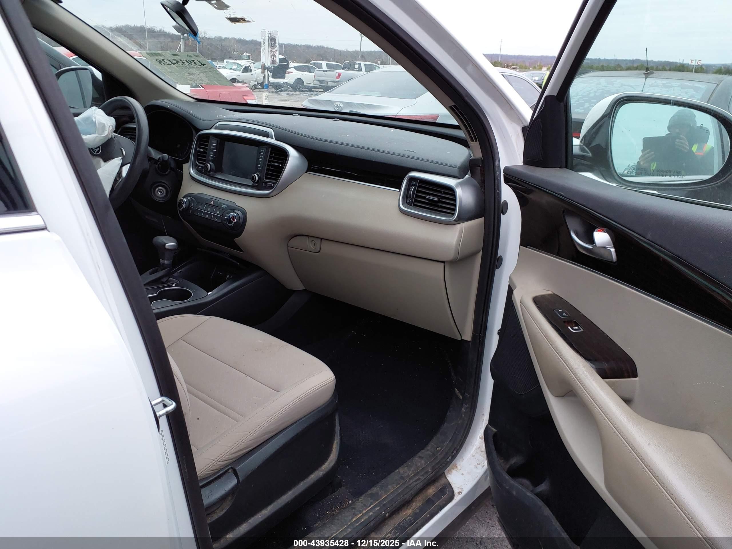 KIA SORENTO image 5